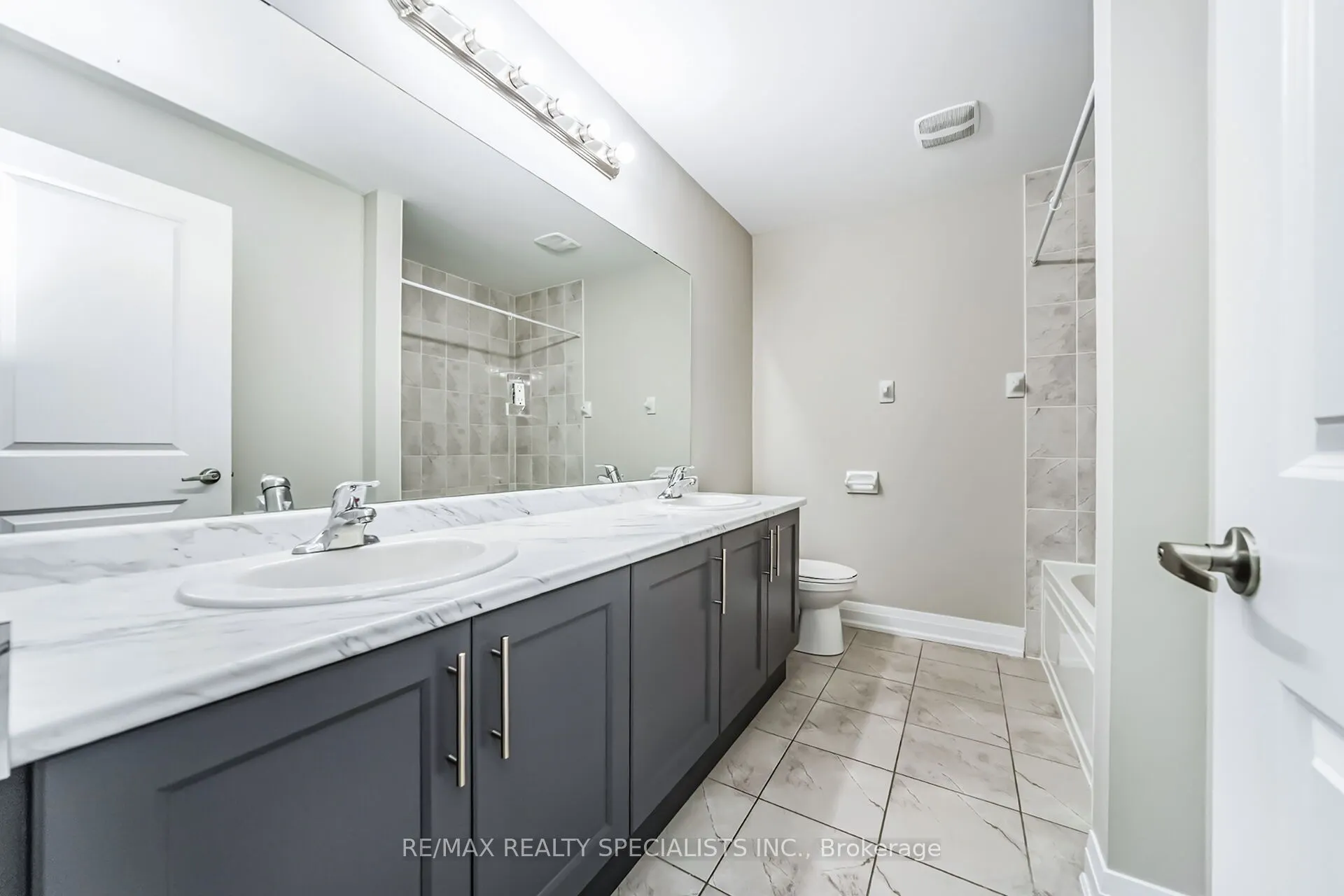 16 Dalbeattie Drive
