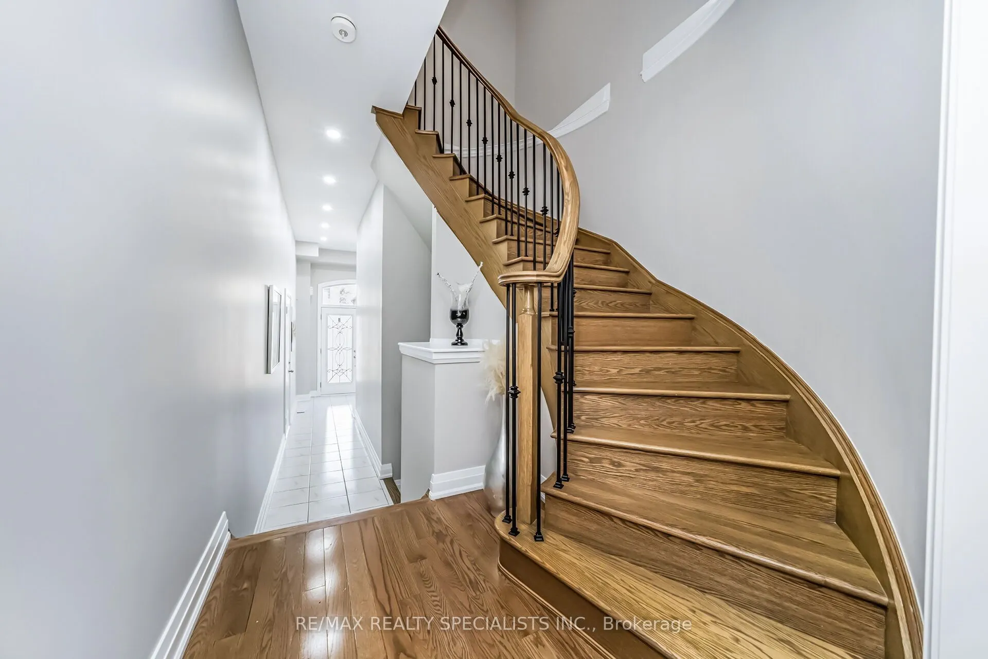 16 Dalbeattie Drive