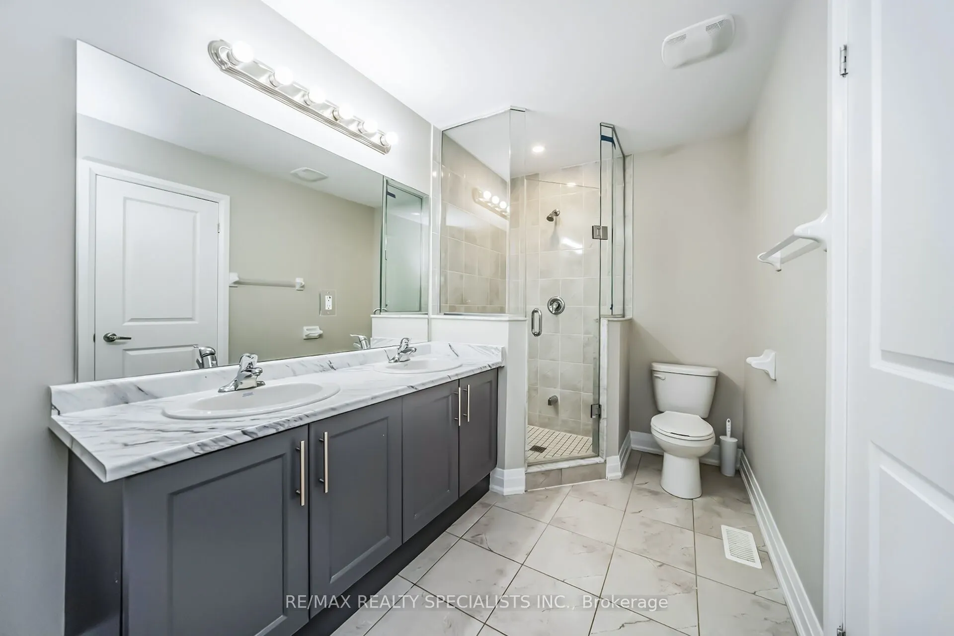 16 Dalbeattie Drive