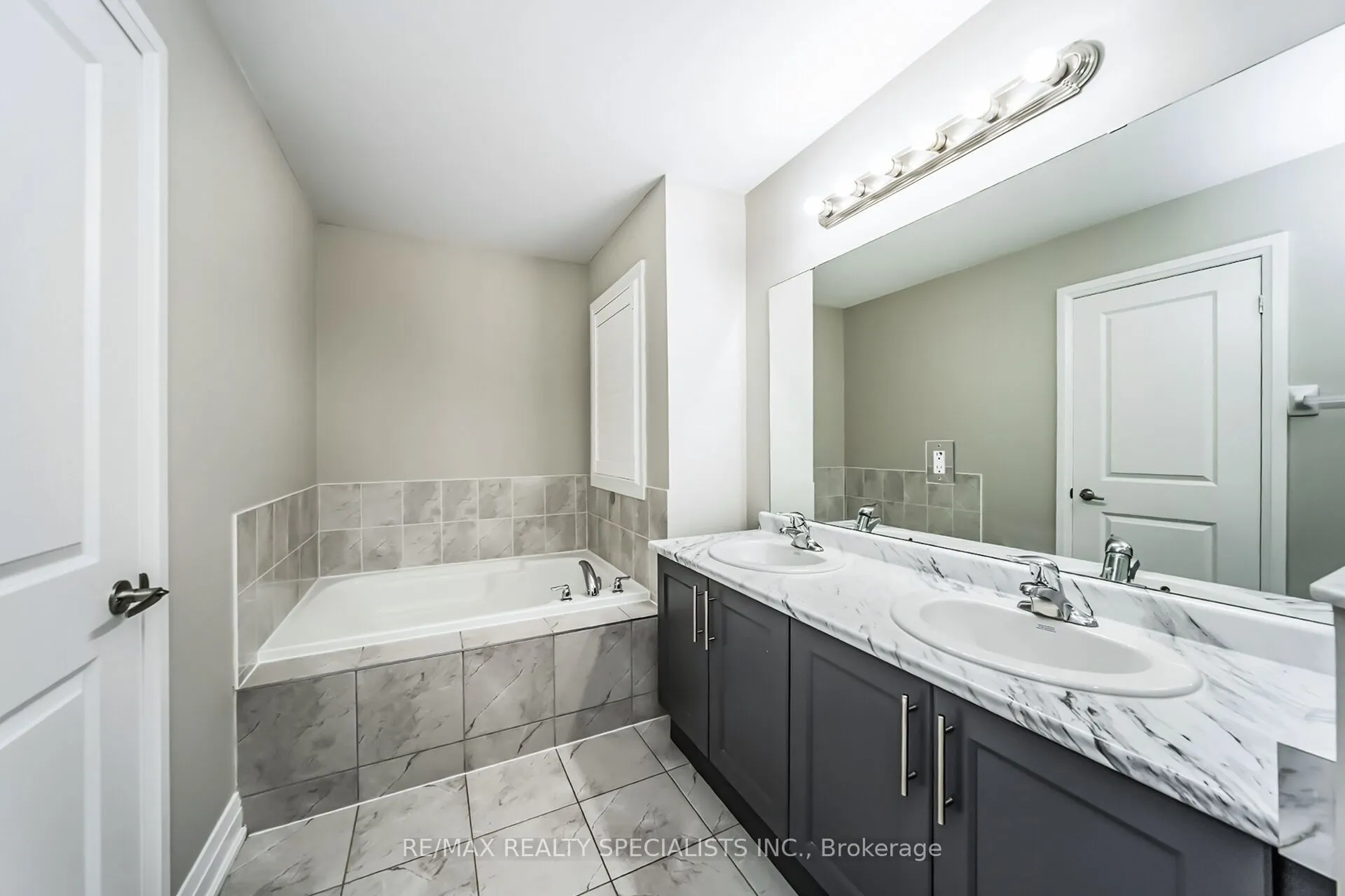 16 Dalbeattie Drive