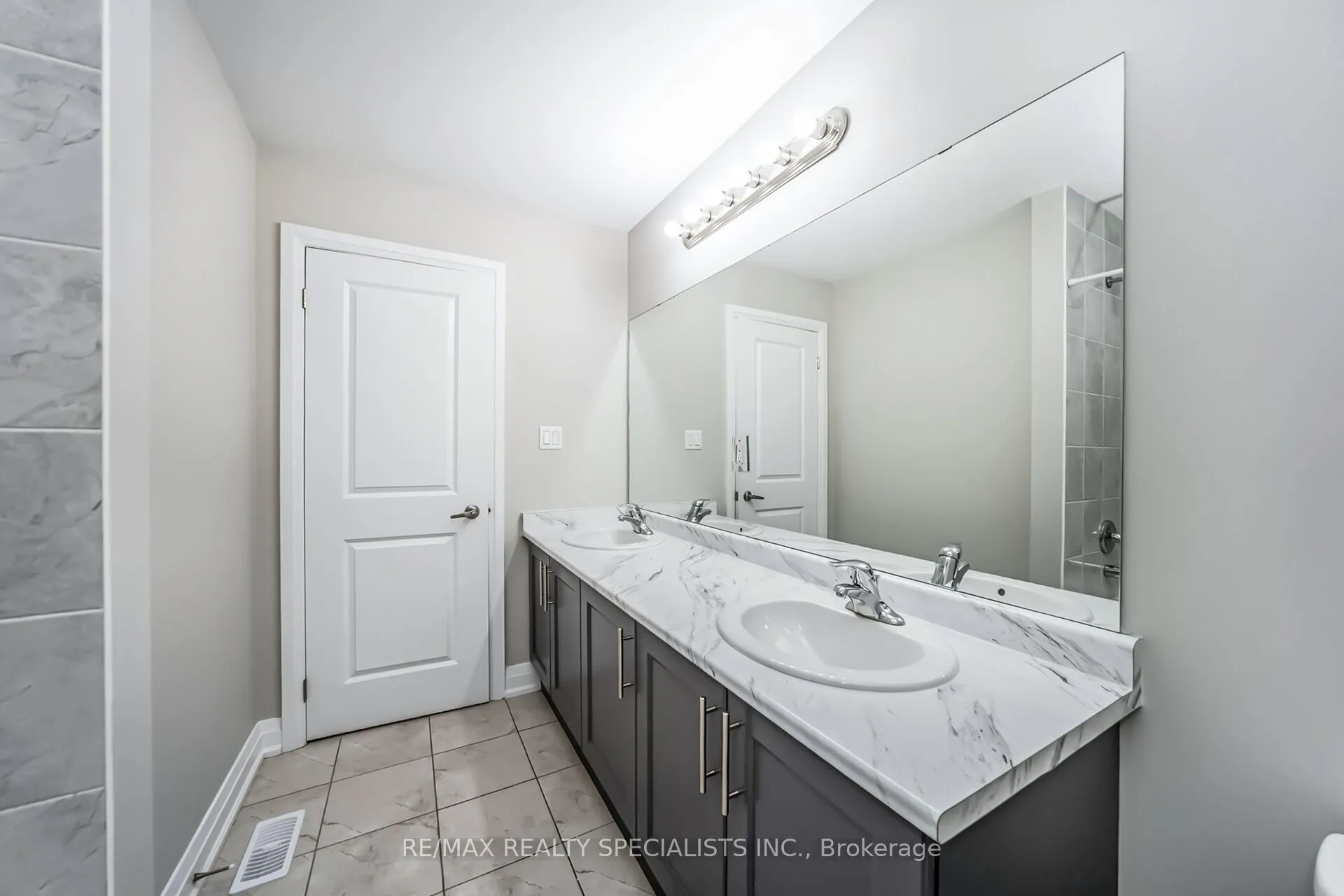 16 Dalbeattie Drive