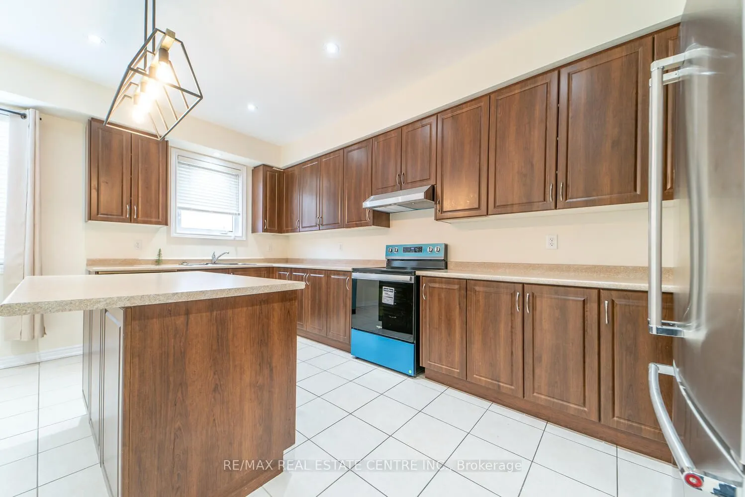 1449 Granrock Crescent