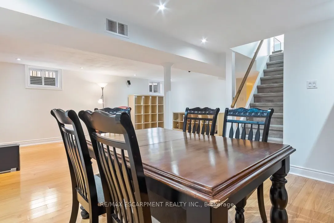 1257 Hillview Crescent