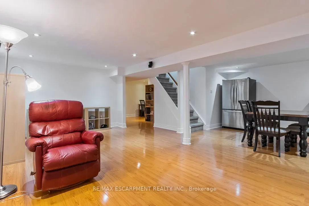 1257 Hillview Crescent