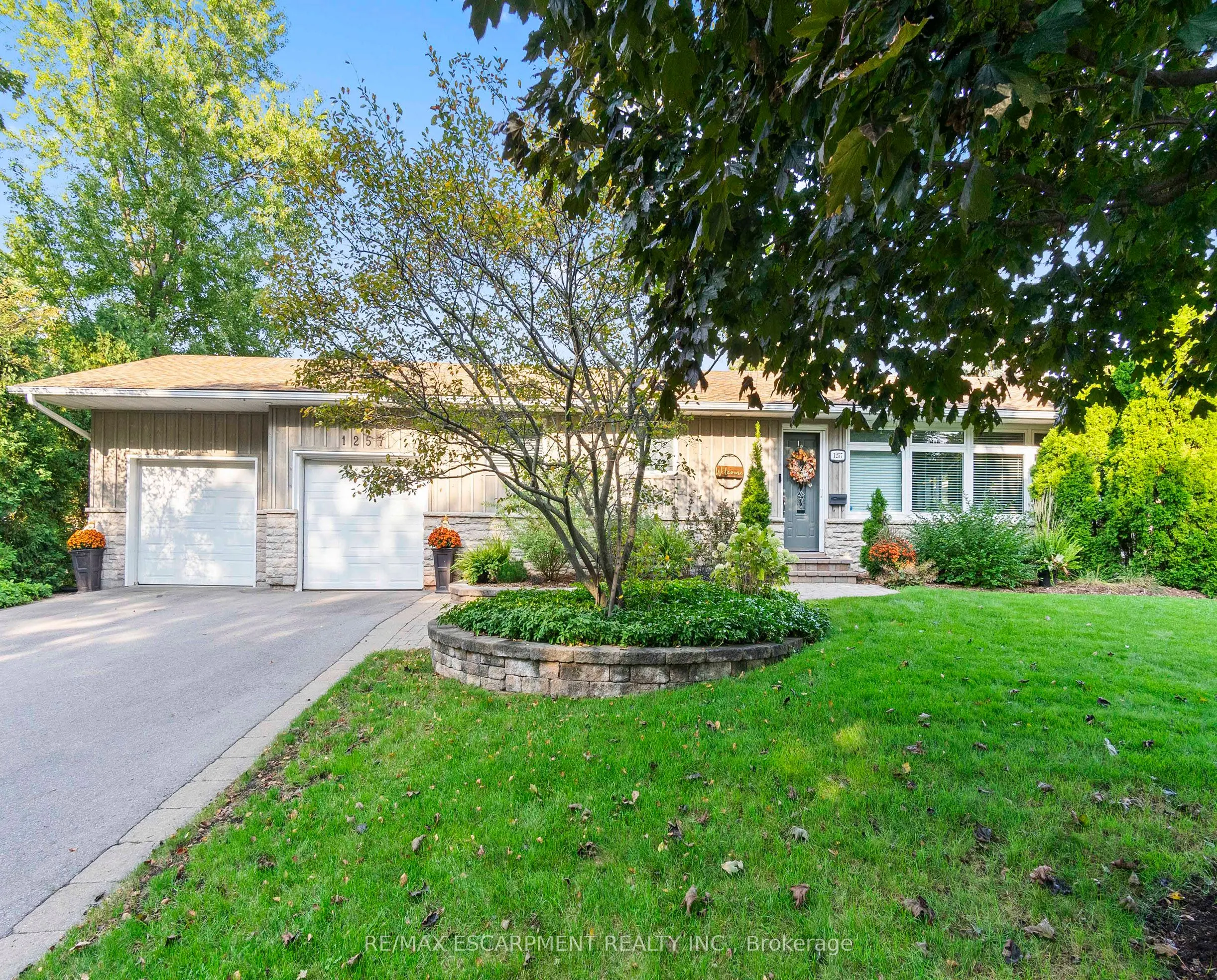 1257 Hillview Crescent
