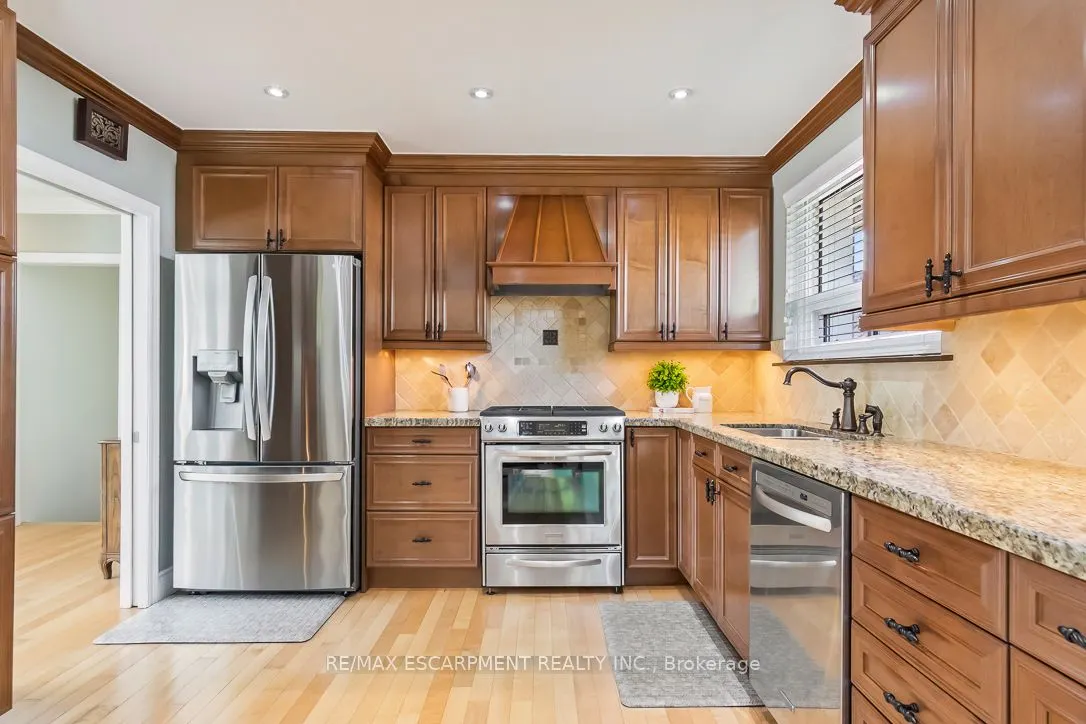 1257 Hillview Crescent
