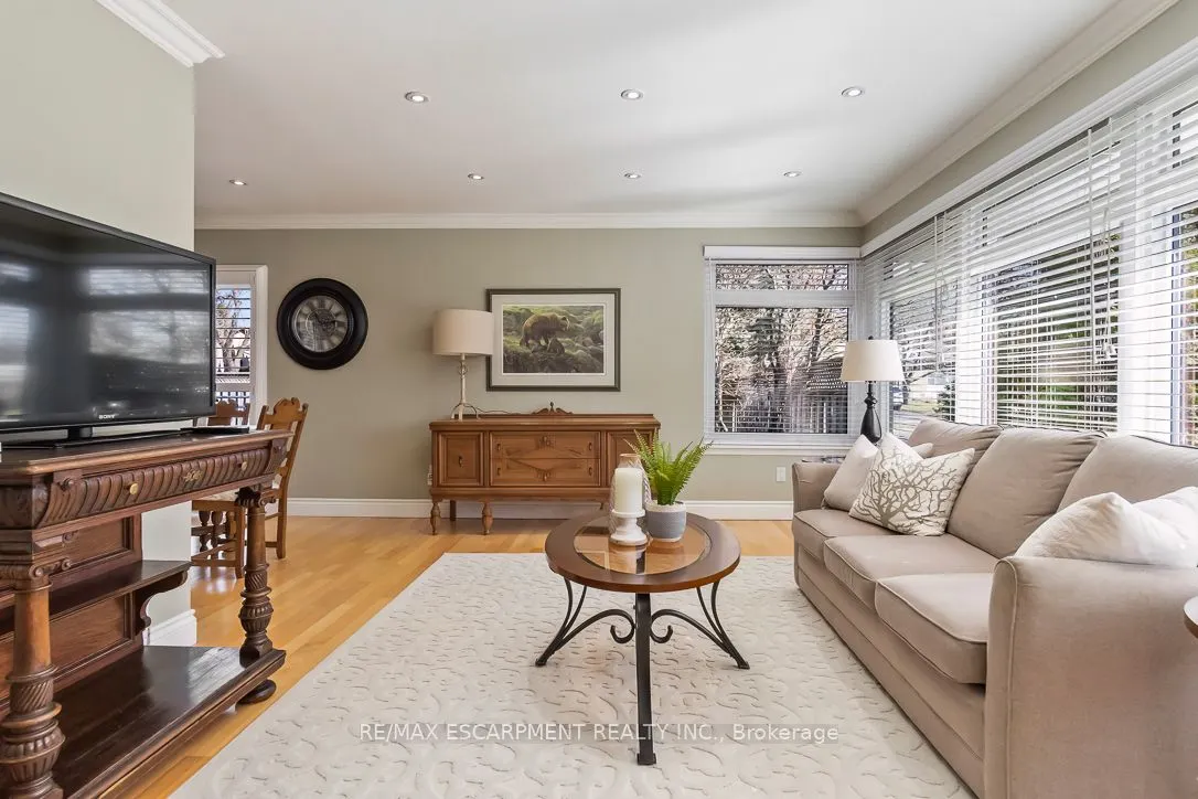 1257 Hillview Crescent