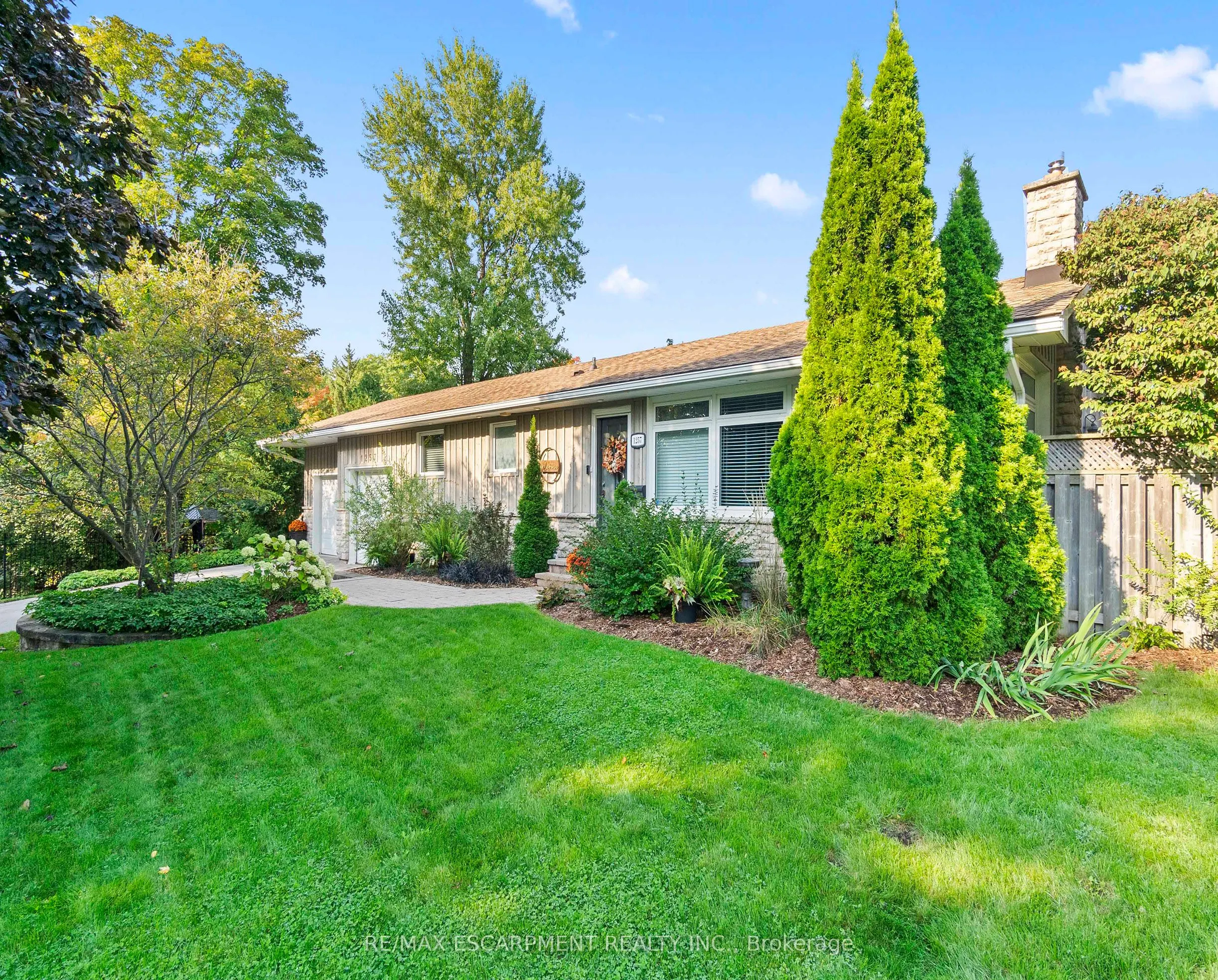 1257 Hillview Crescent