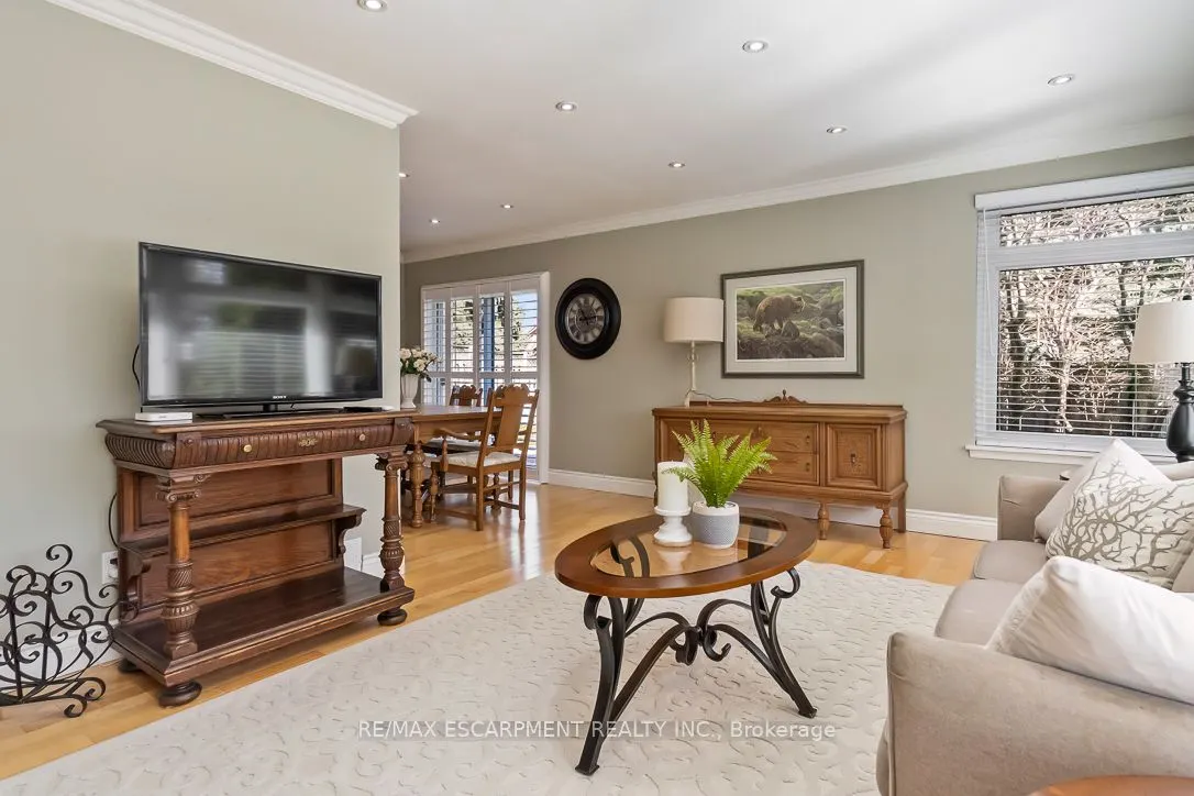 1257 Hillview Crescent