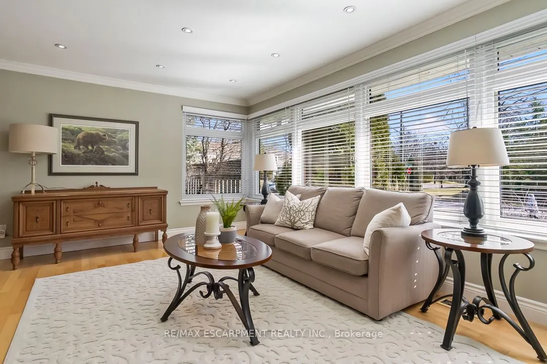1257 Hillview Crescent