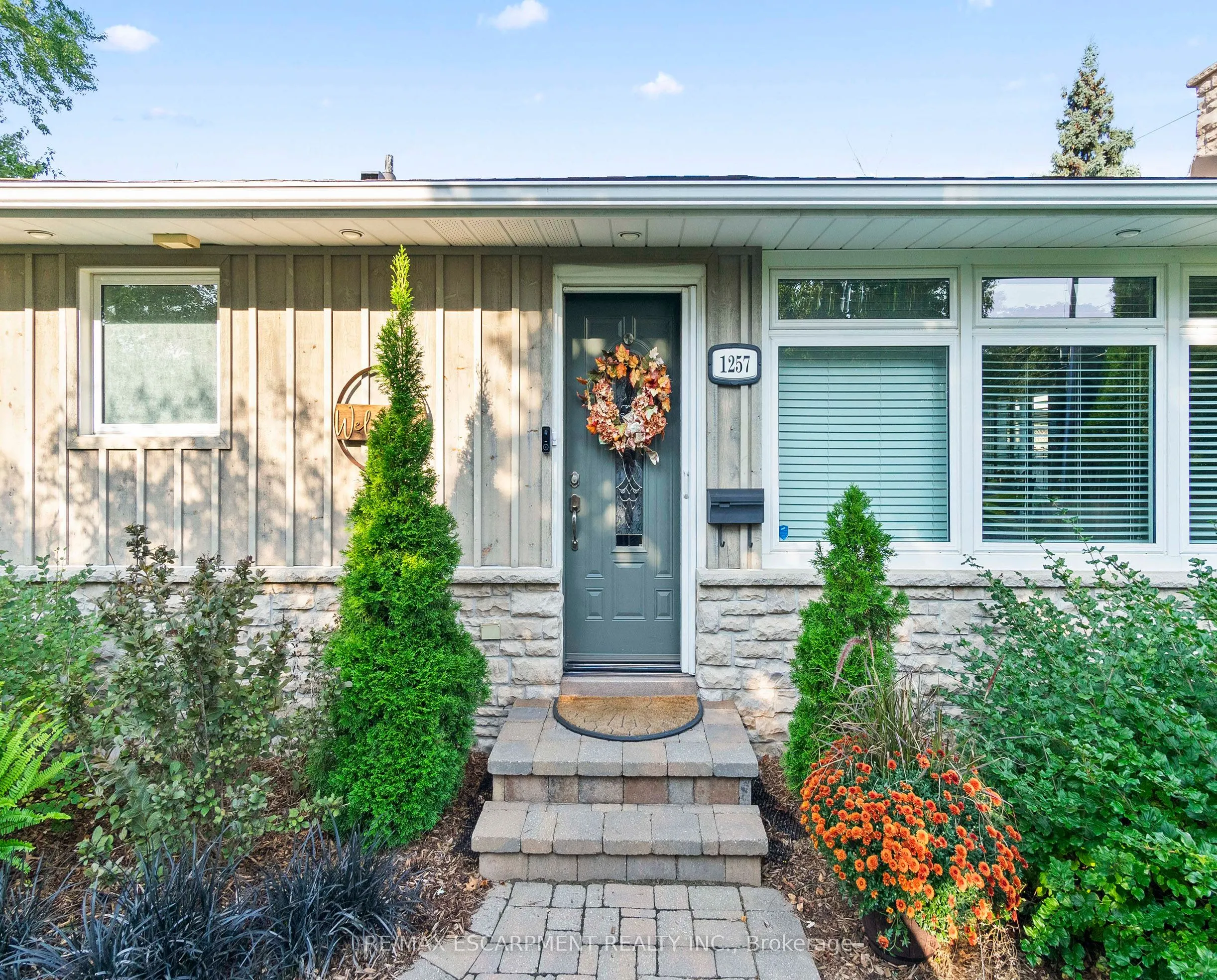 1257 Hillview Crescent