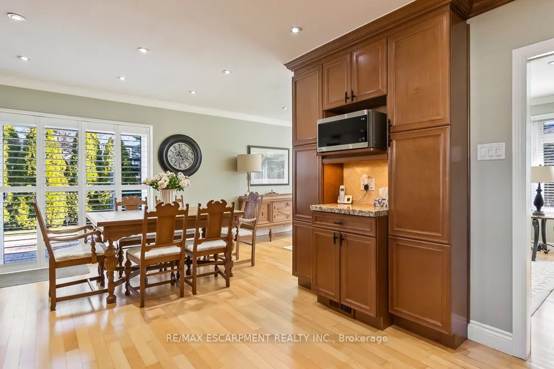 1257 Hillview Crescent