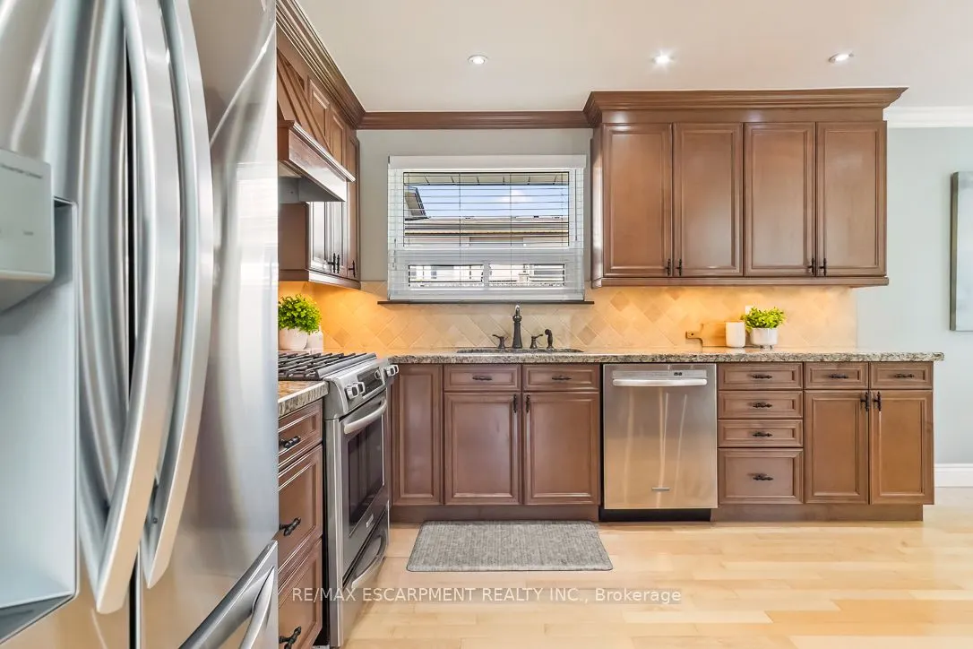 1257 Hillview Crescent