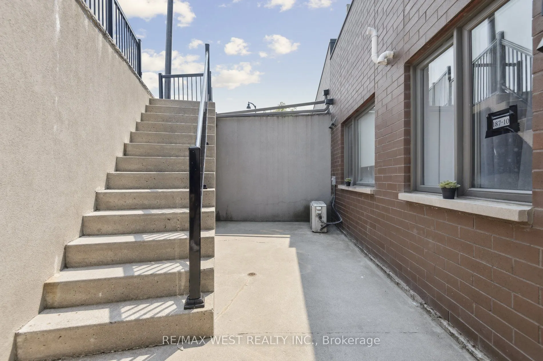 187 William Duncan Road, #10