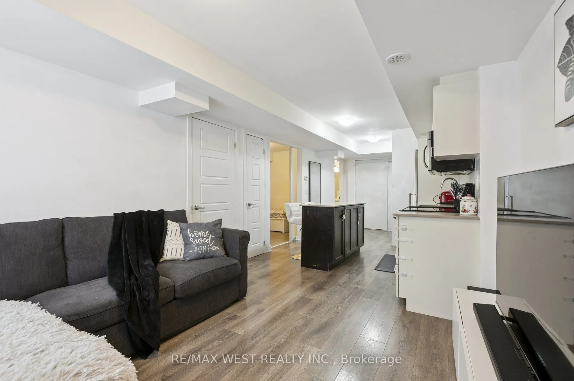187 William Duncan Road, #10
