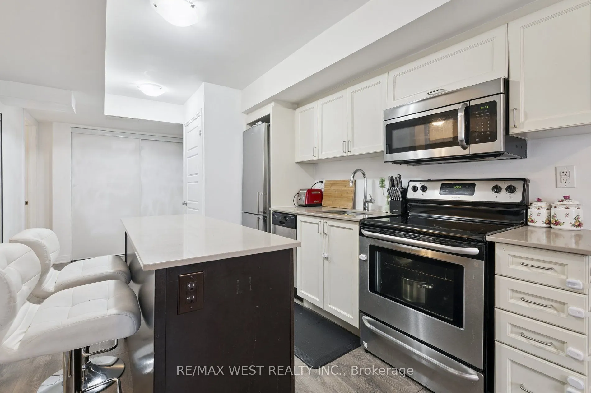 187 William Duncan Road, #10