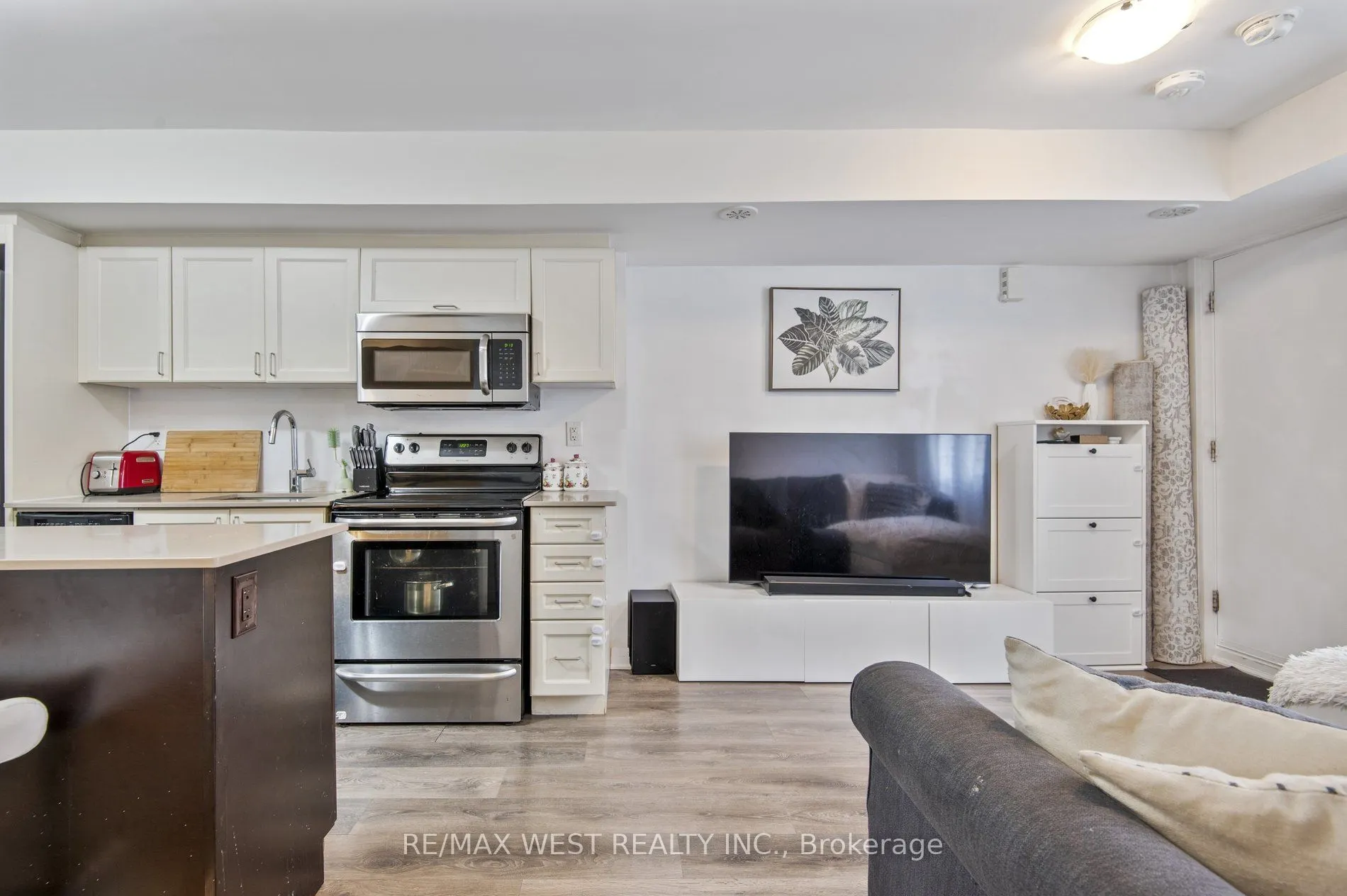 187 William Duncan Road, #10