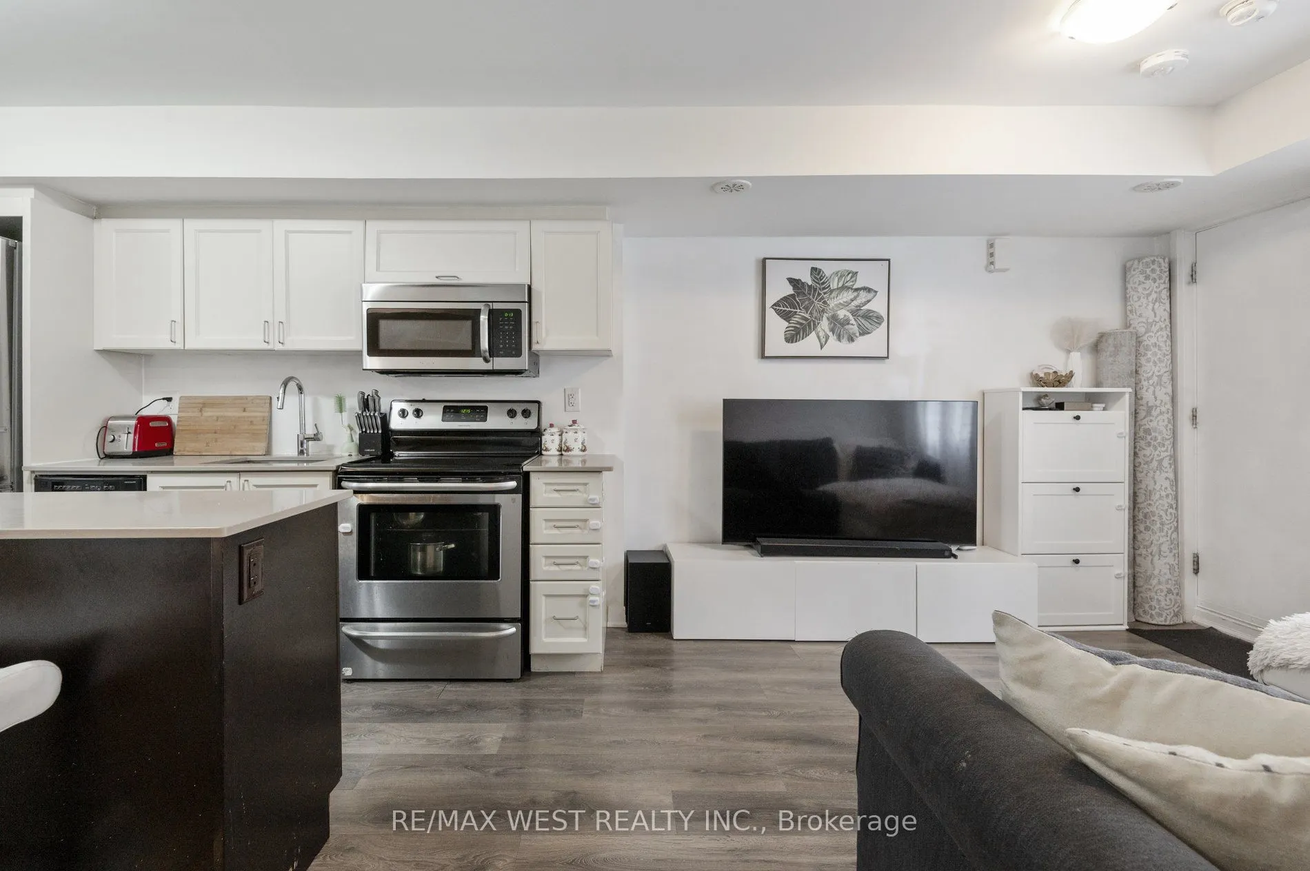 187 William Duncan Road, #10