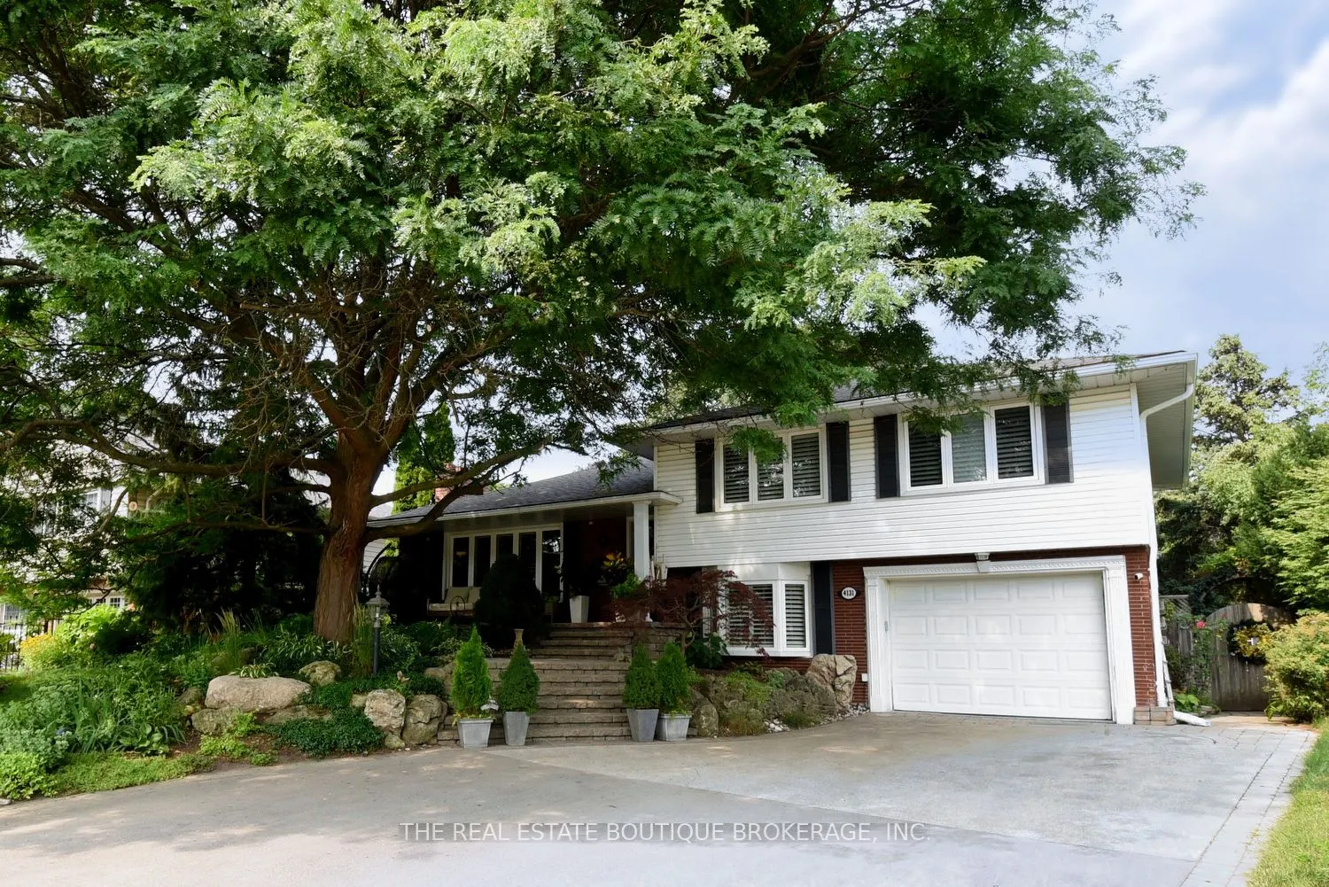 4131 Lorraine Crescent