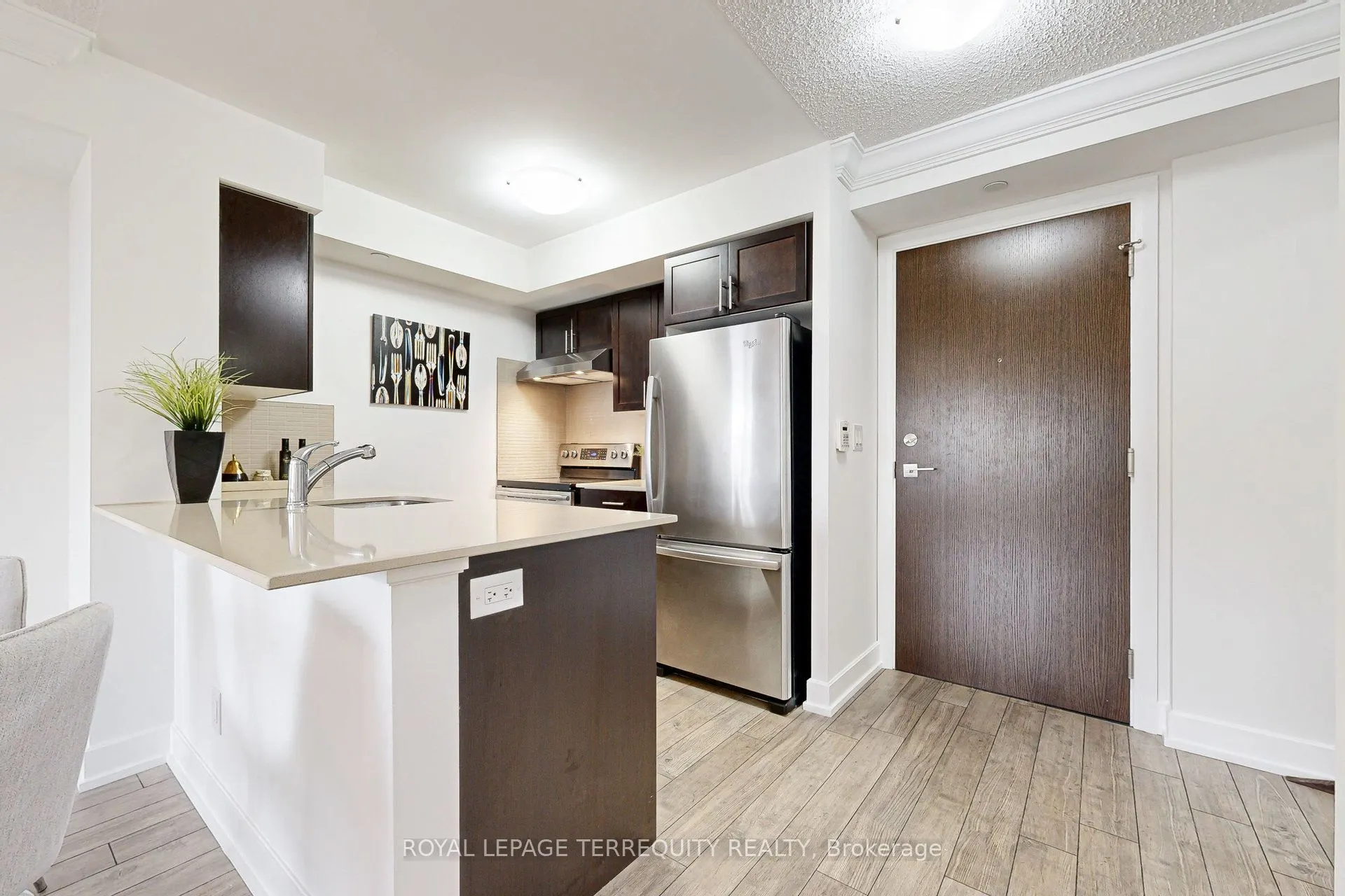 2 Eva Road, #529