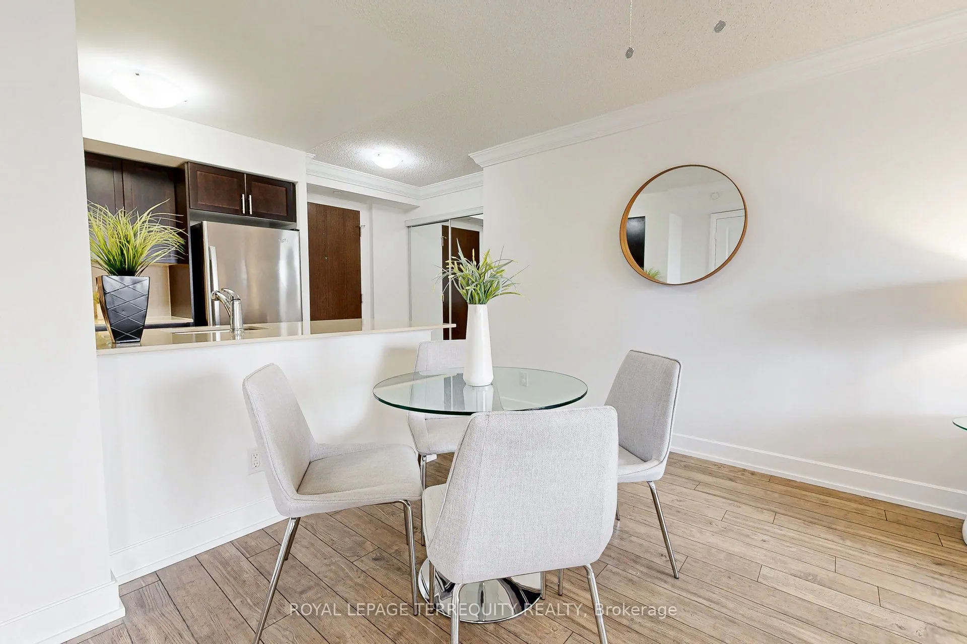 2 Eva Road, #529