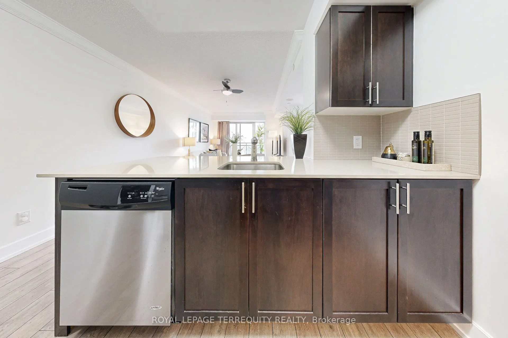 2 Eva Road, #529