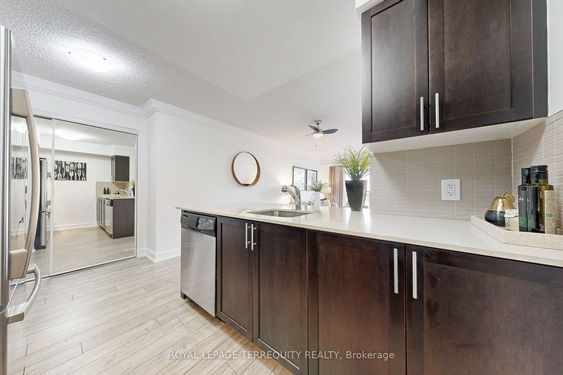 2 Eva Road, #529