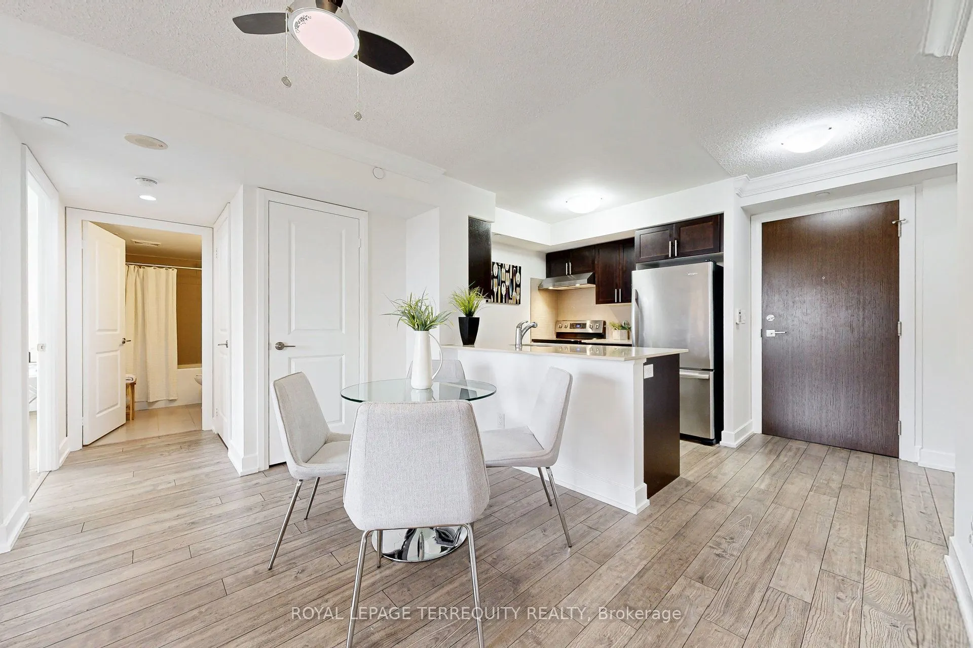 2 Eva Road, #529
