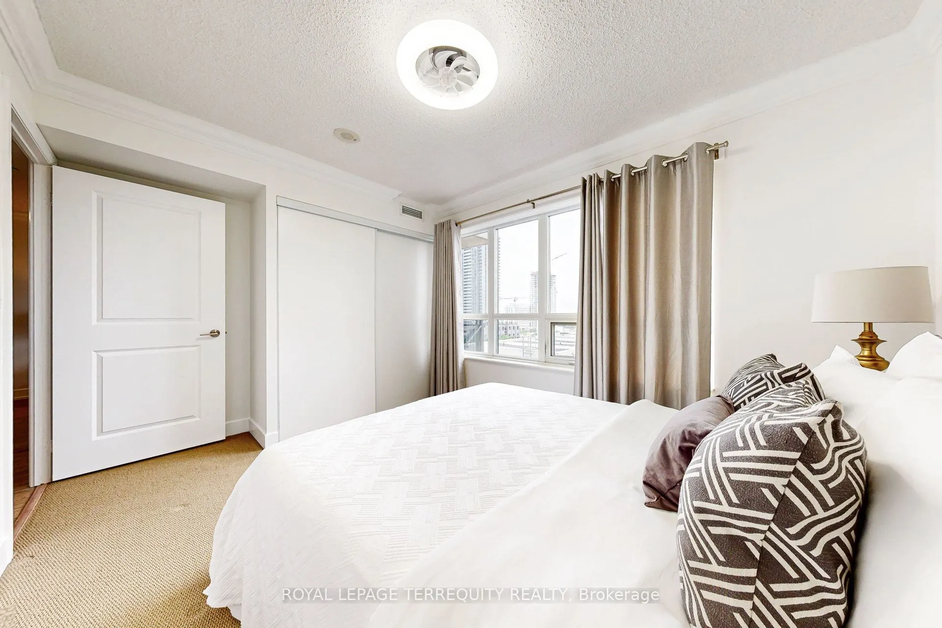 2 Eva Road, #529