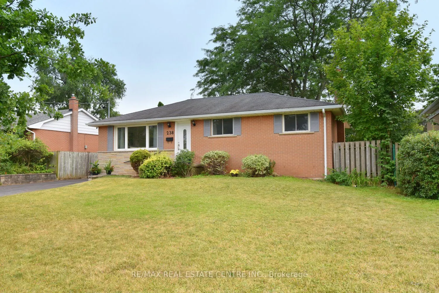 238 Kent Crescent E