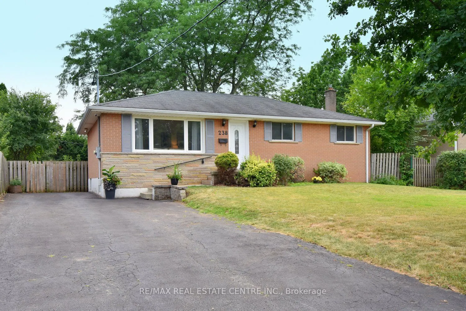 238 Kent Crescent E