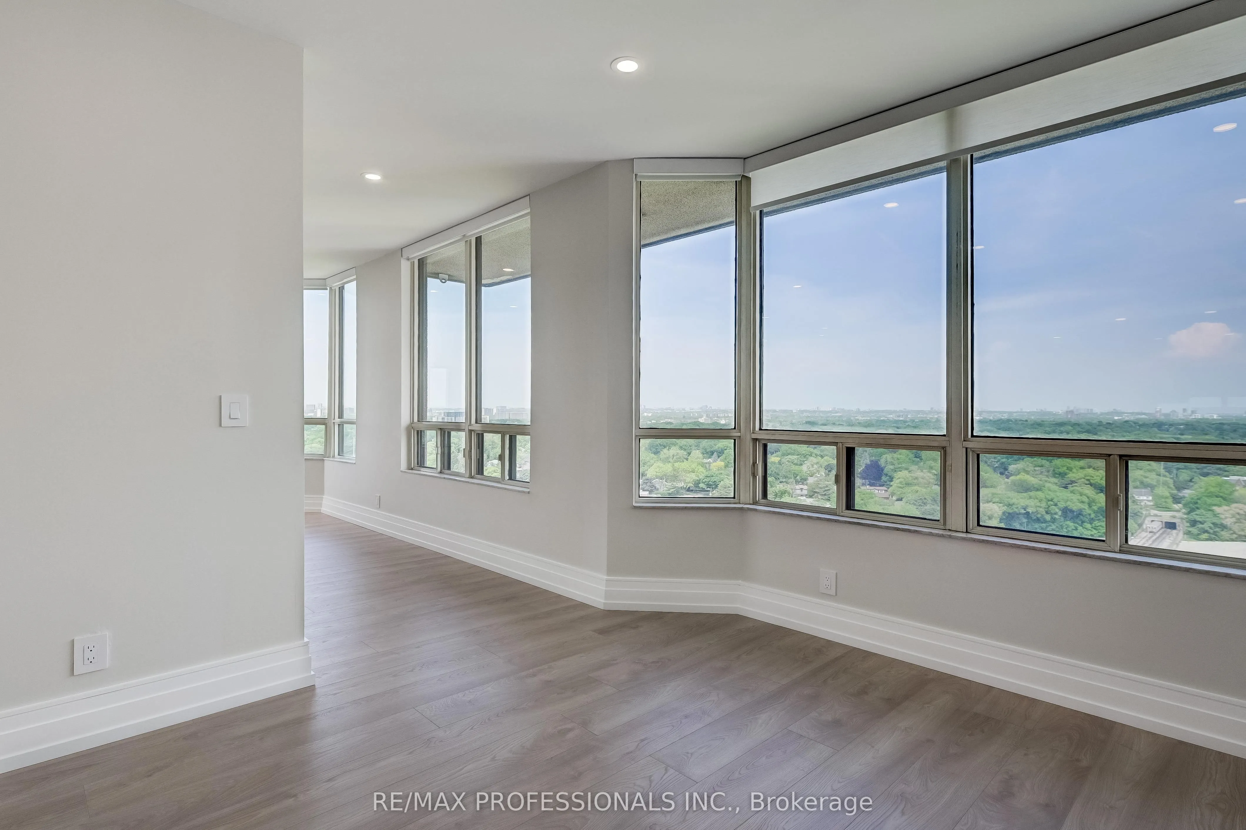 1 Aberfoyle Crescent, #2211