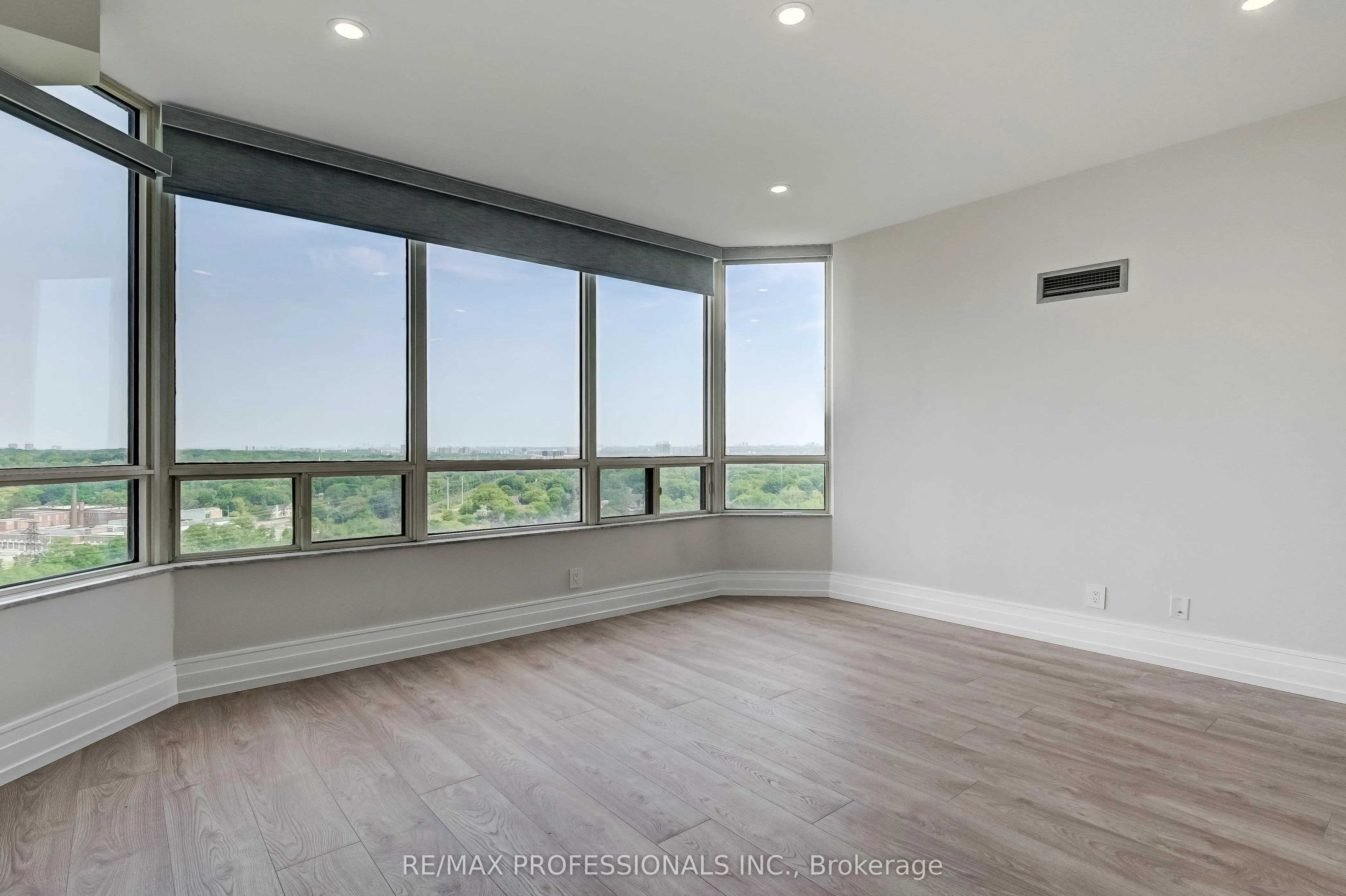 1 Aberfoyle Crescent, #2211