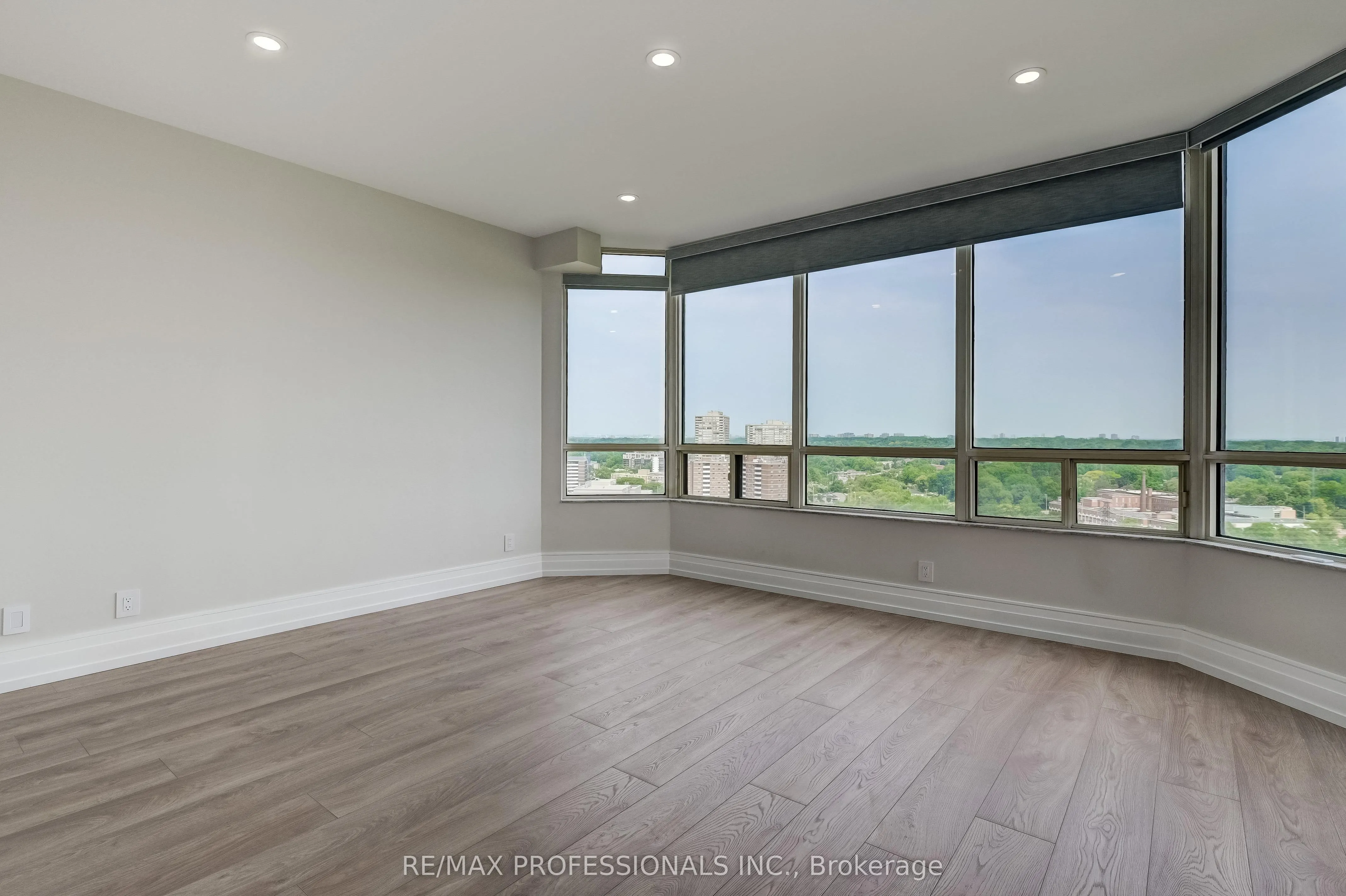 1 Aberfoyle Crescent, #2211