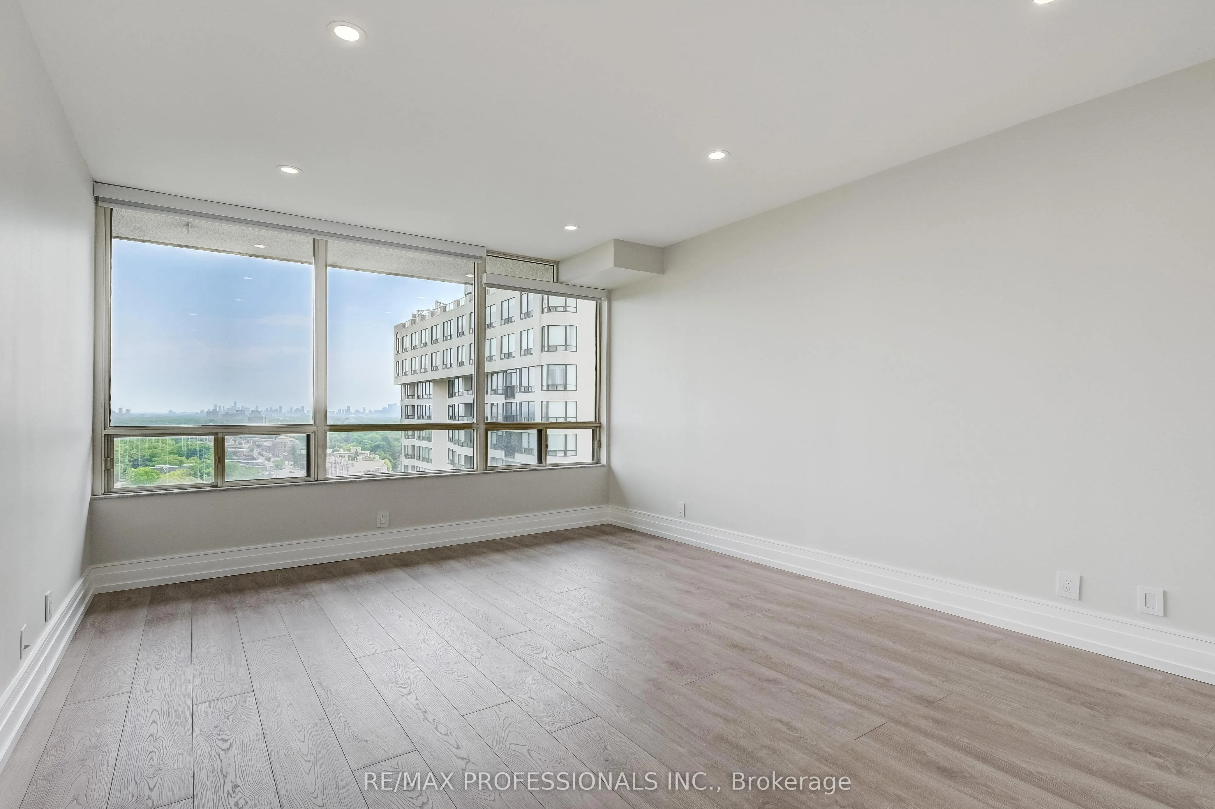 1 Aberfoyle Crescent, #2211