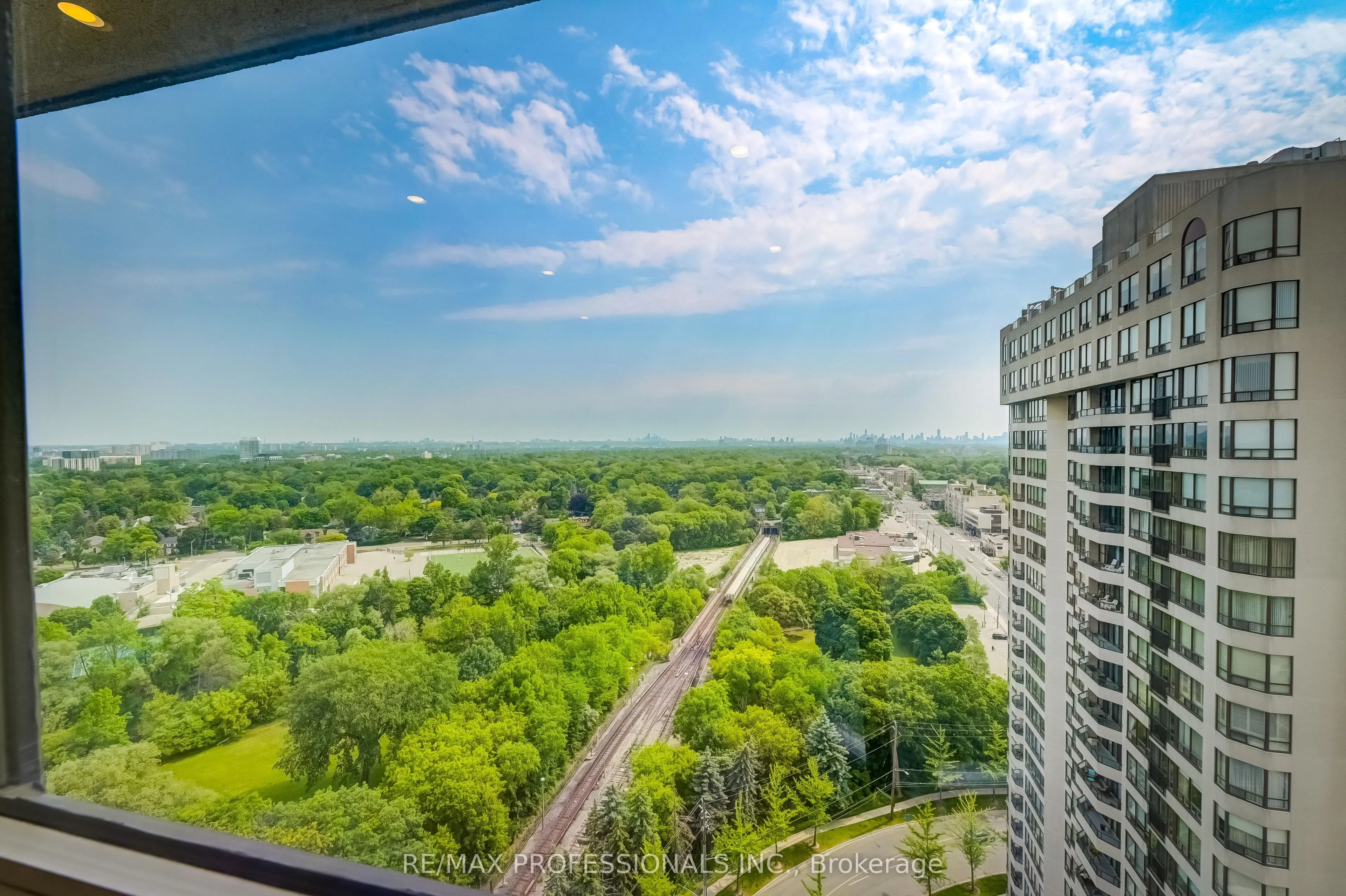 1 Aberfoyle Crescent, #2211
