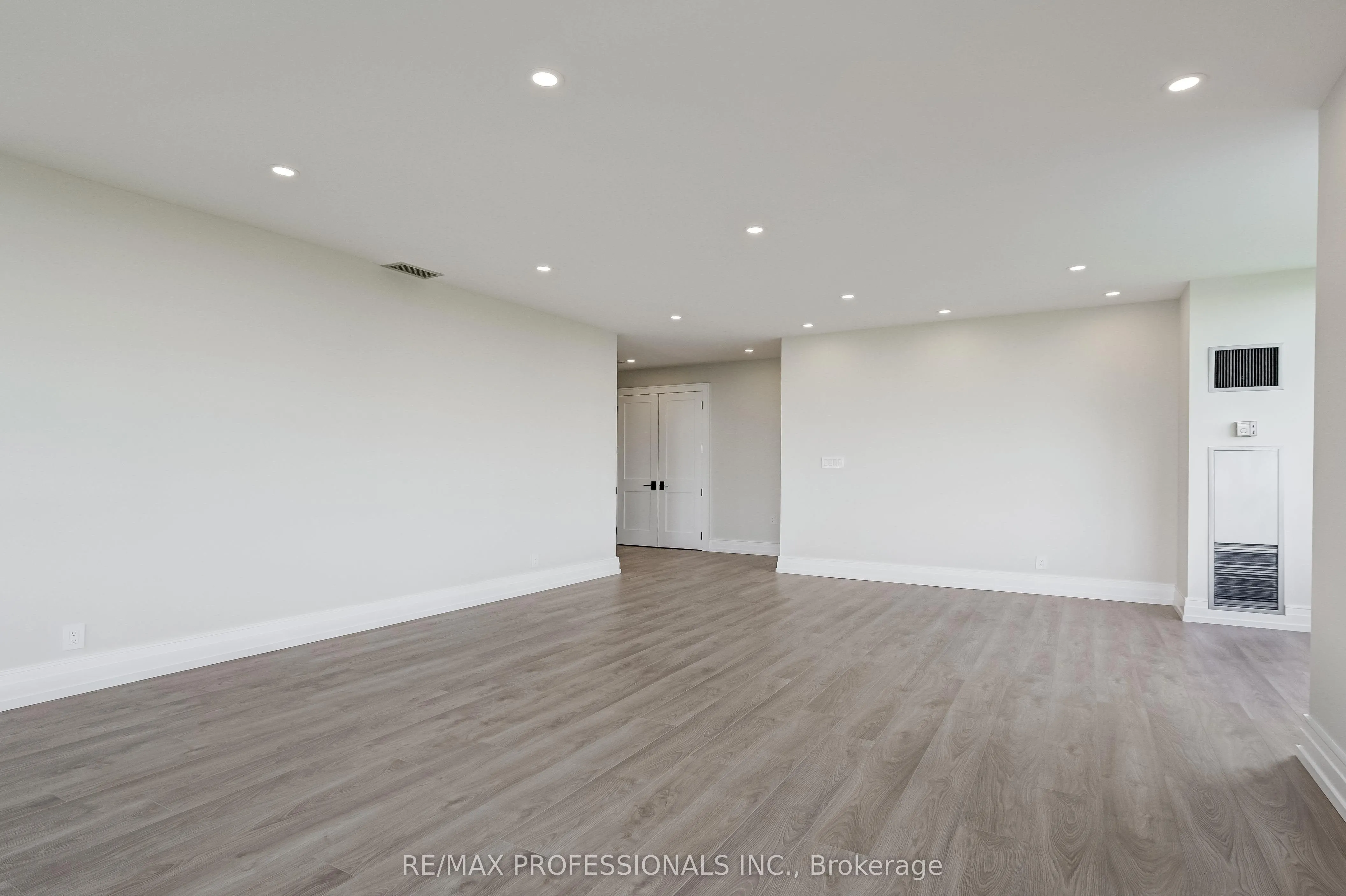 1 Aberfoyle Crescent, #2211