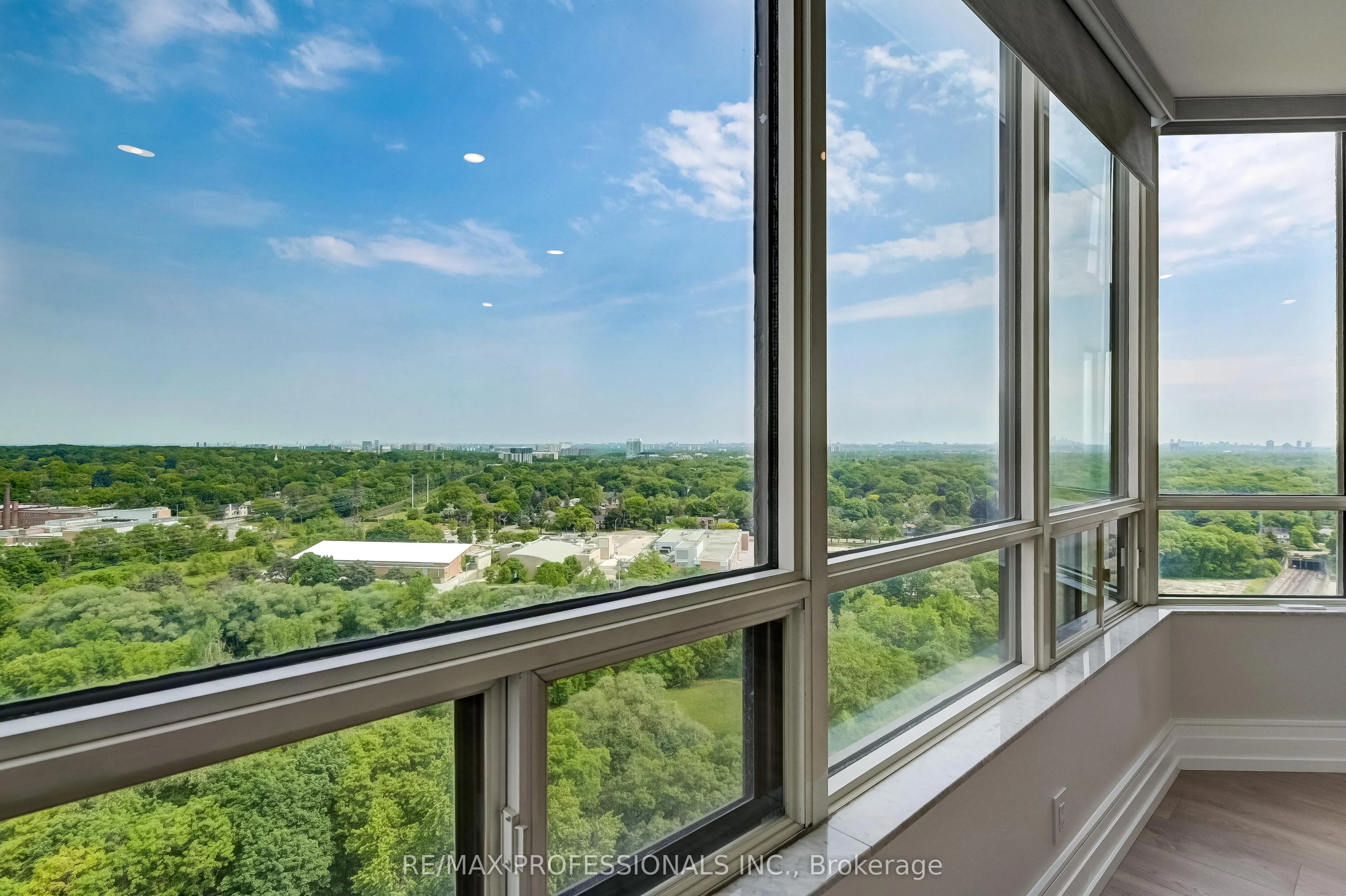 1 Aberfoyle Crescent, #2211