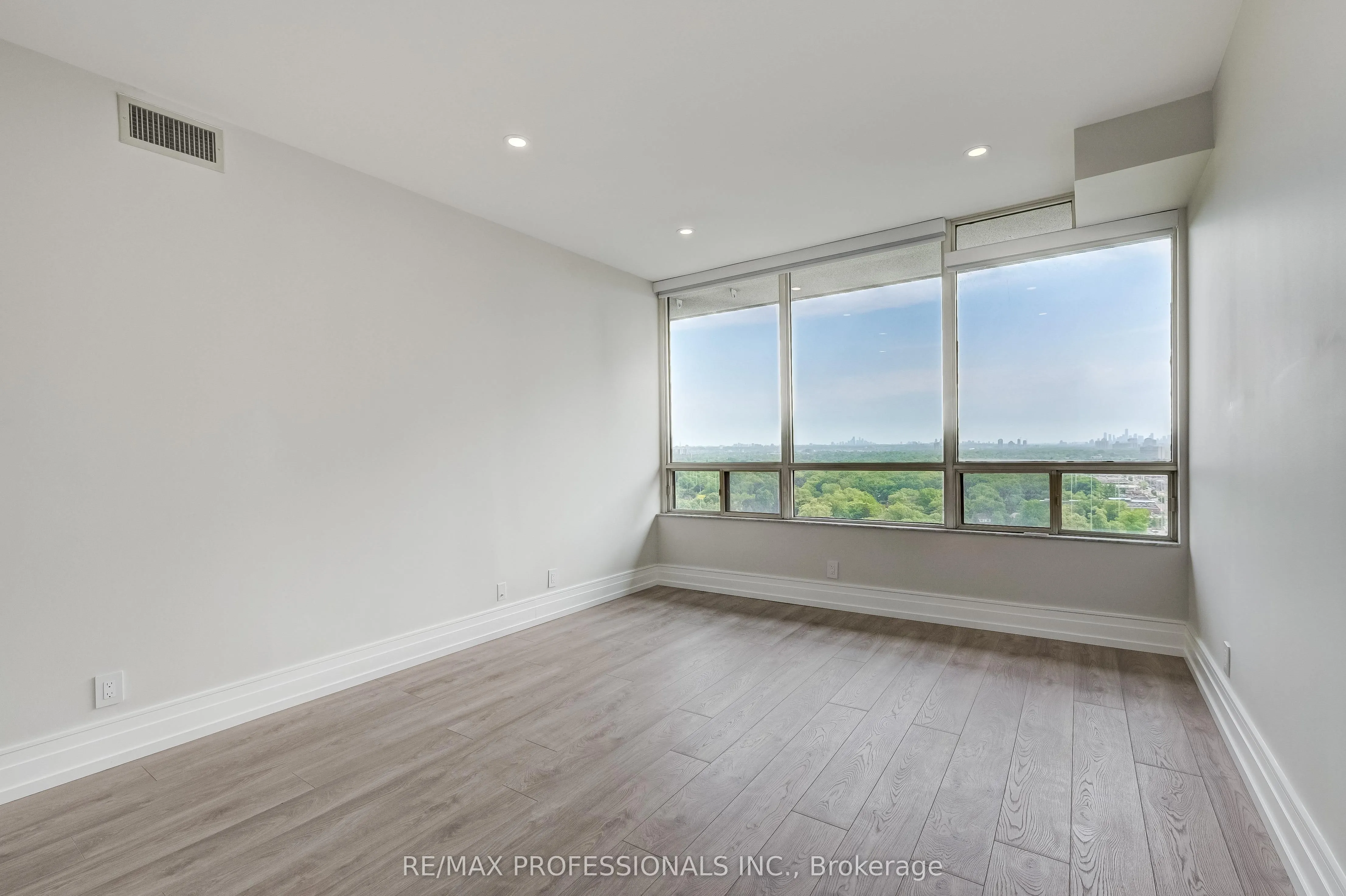 1 Aberfoyle Crescent, #2211