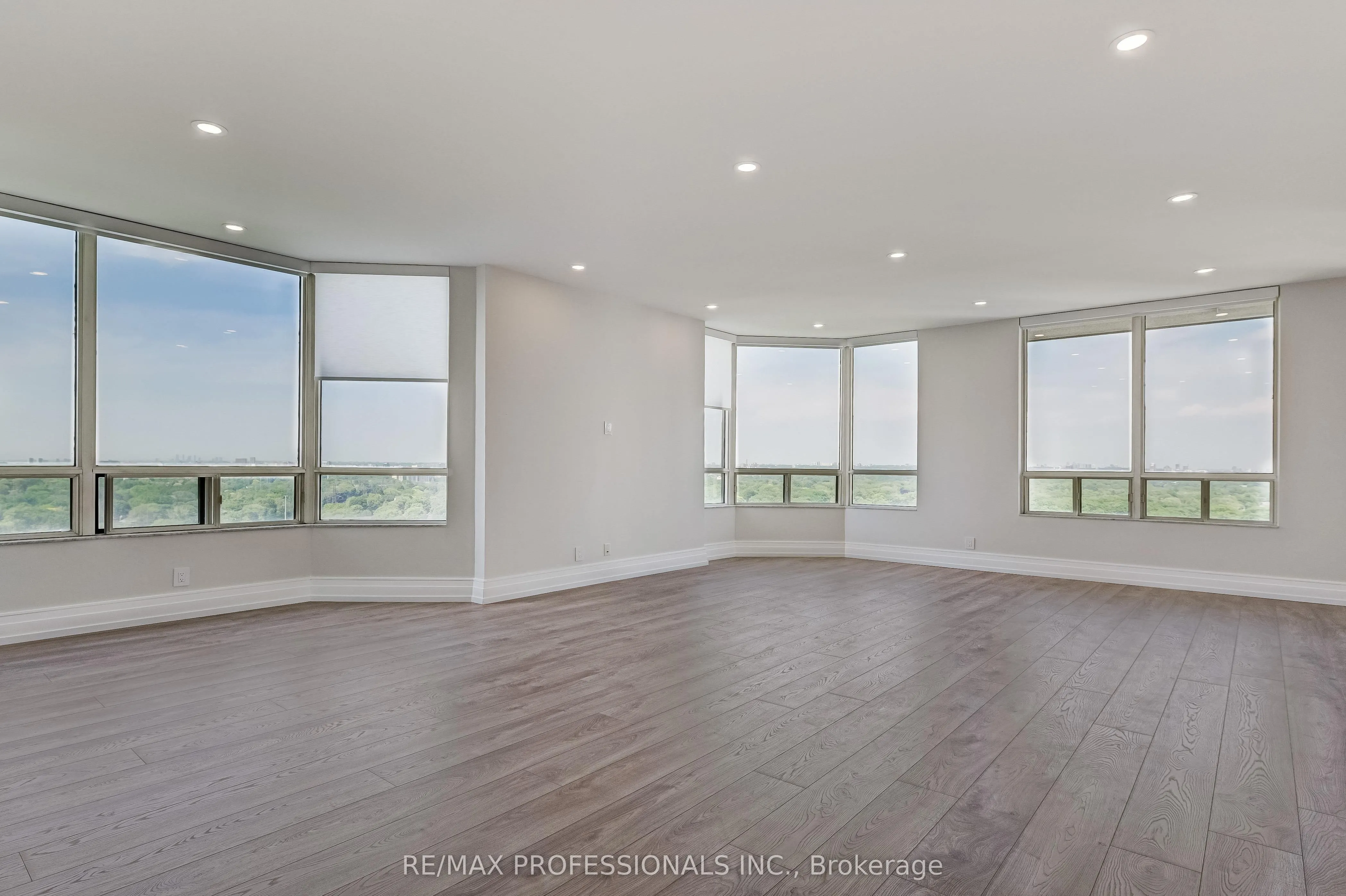 1 Aberfoyle Crescent, #2211