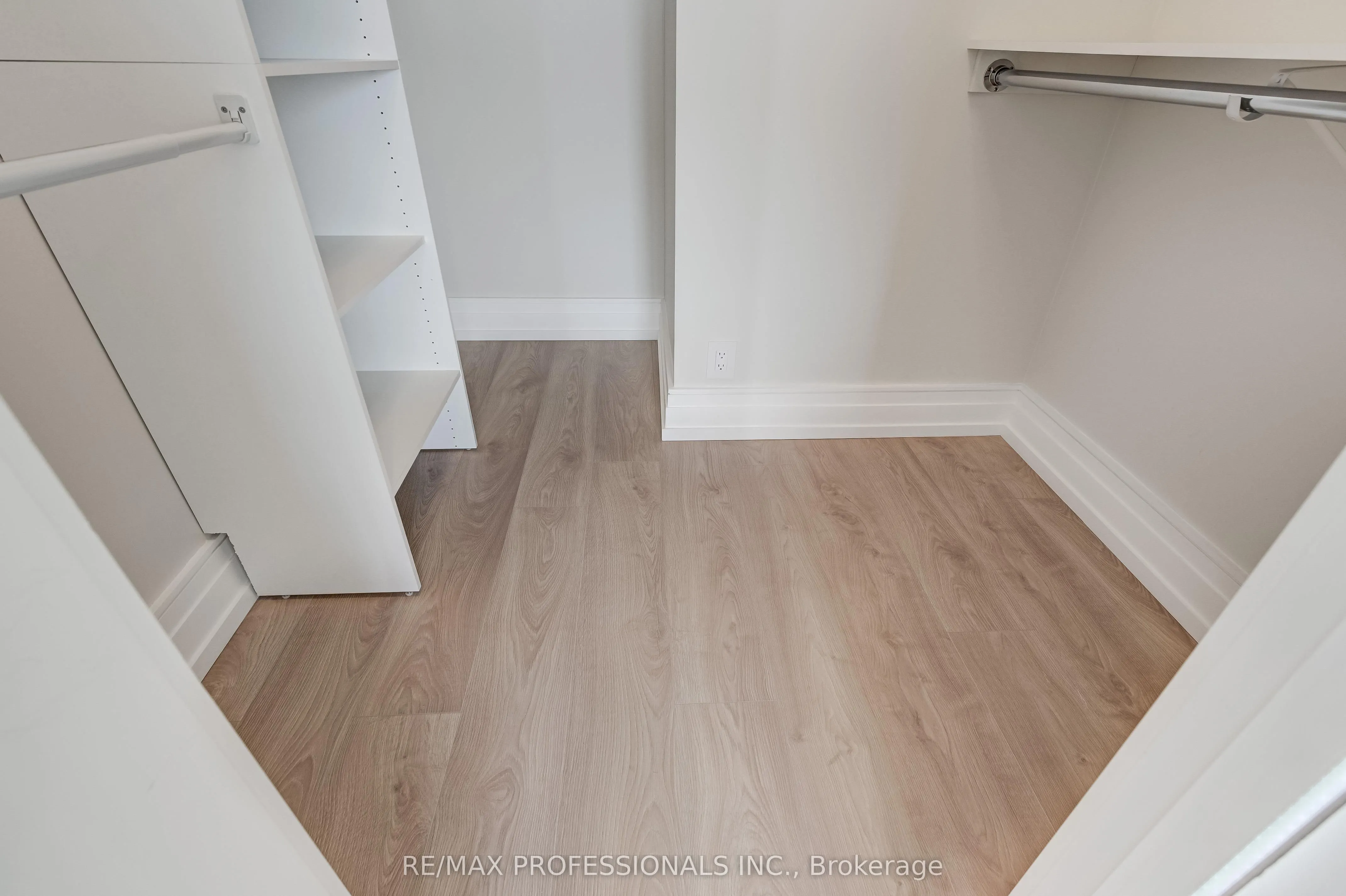 1 Aberfoyle Crescent, #2211