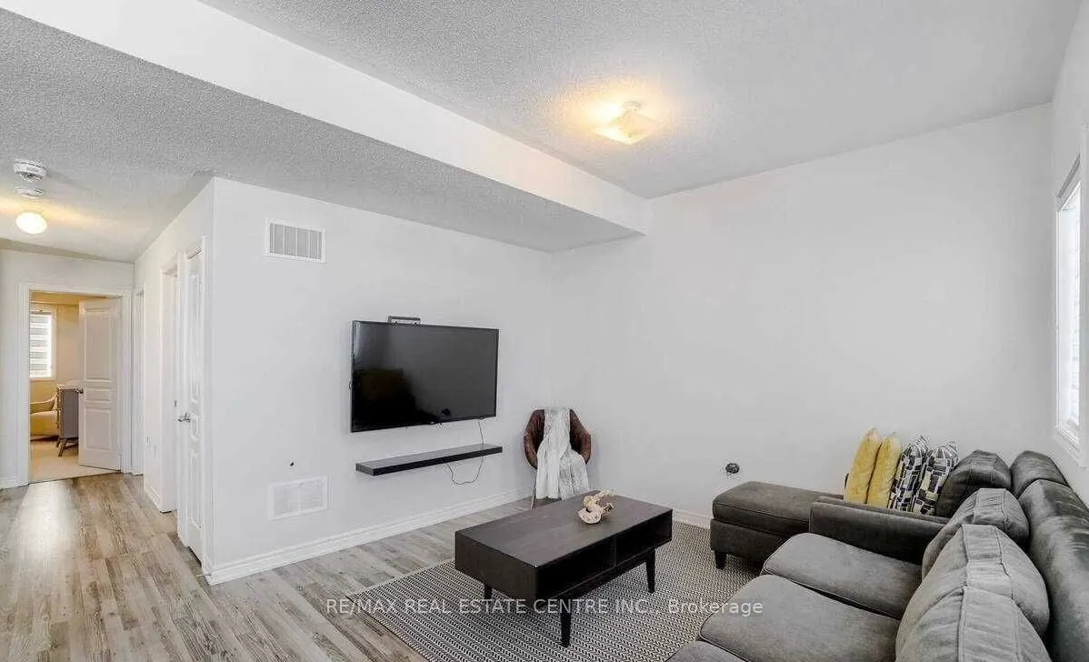 5 Blackberry Valley Crescent