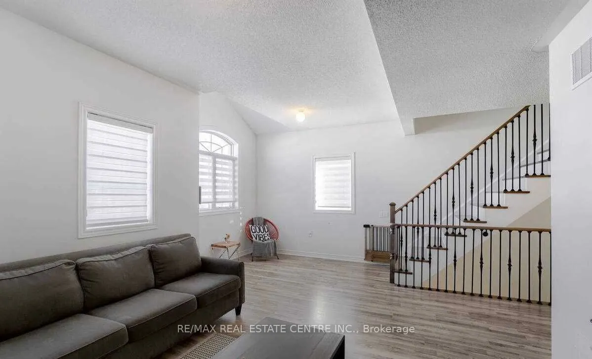 5 Blackberry Valley Crescent