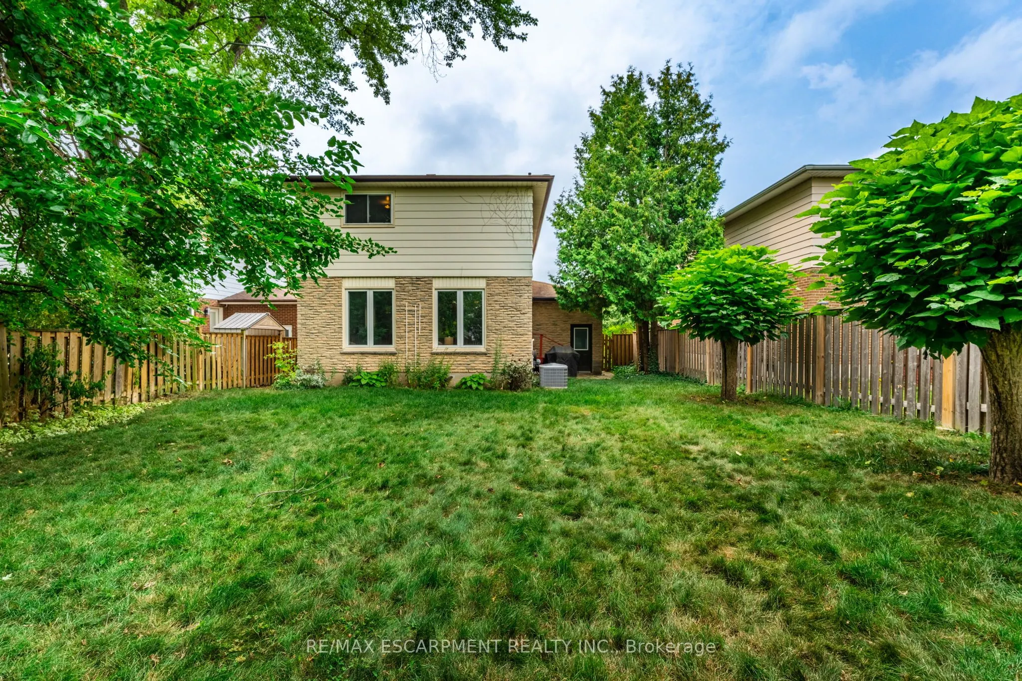 3084 PARKGATE Crescent