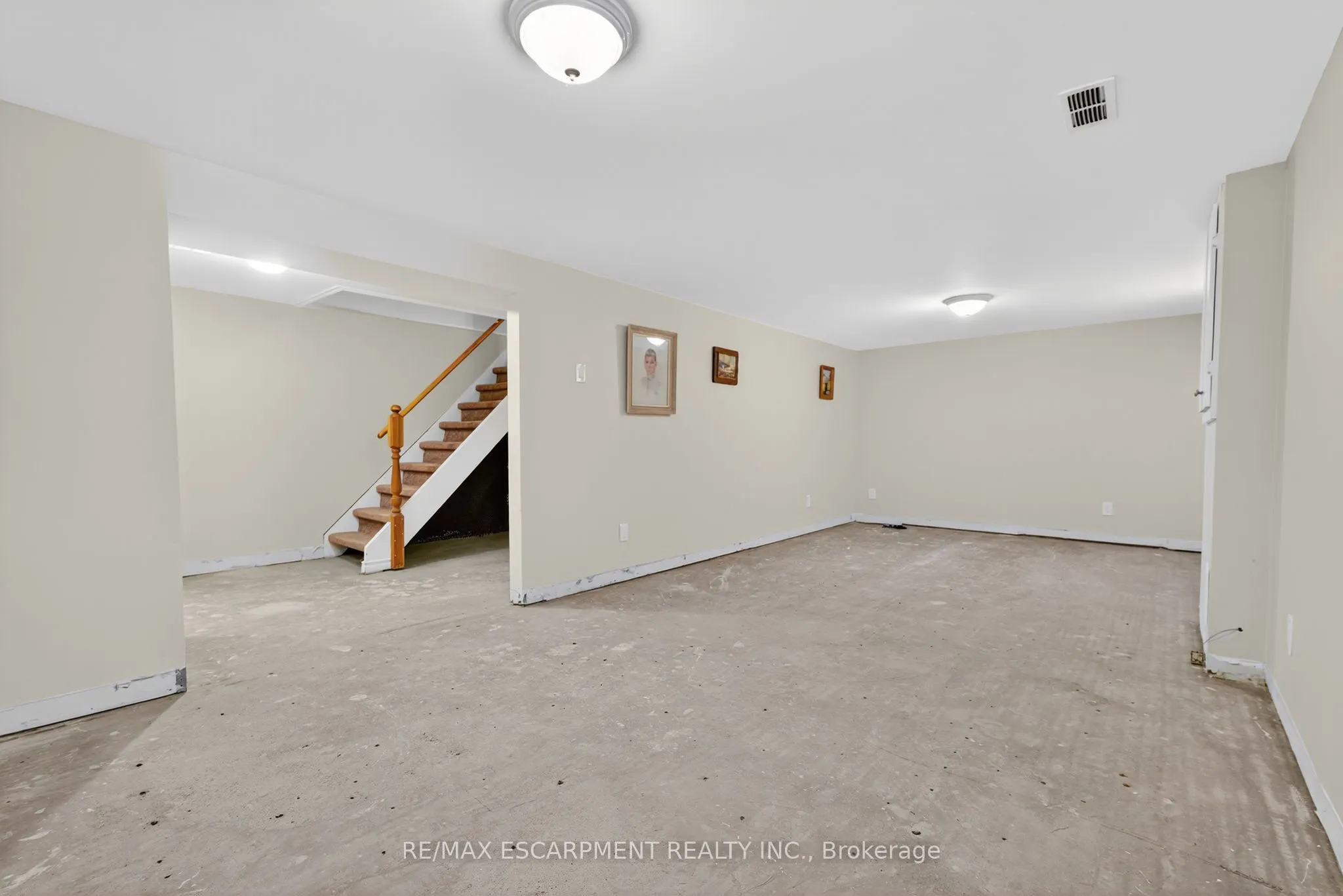 3084 PARKGATE Crescent