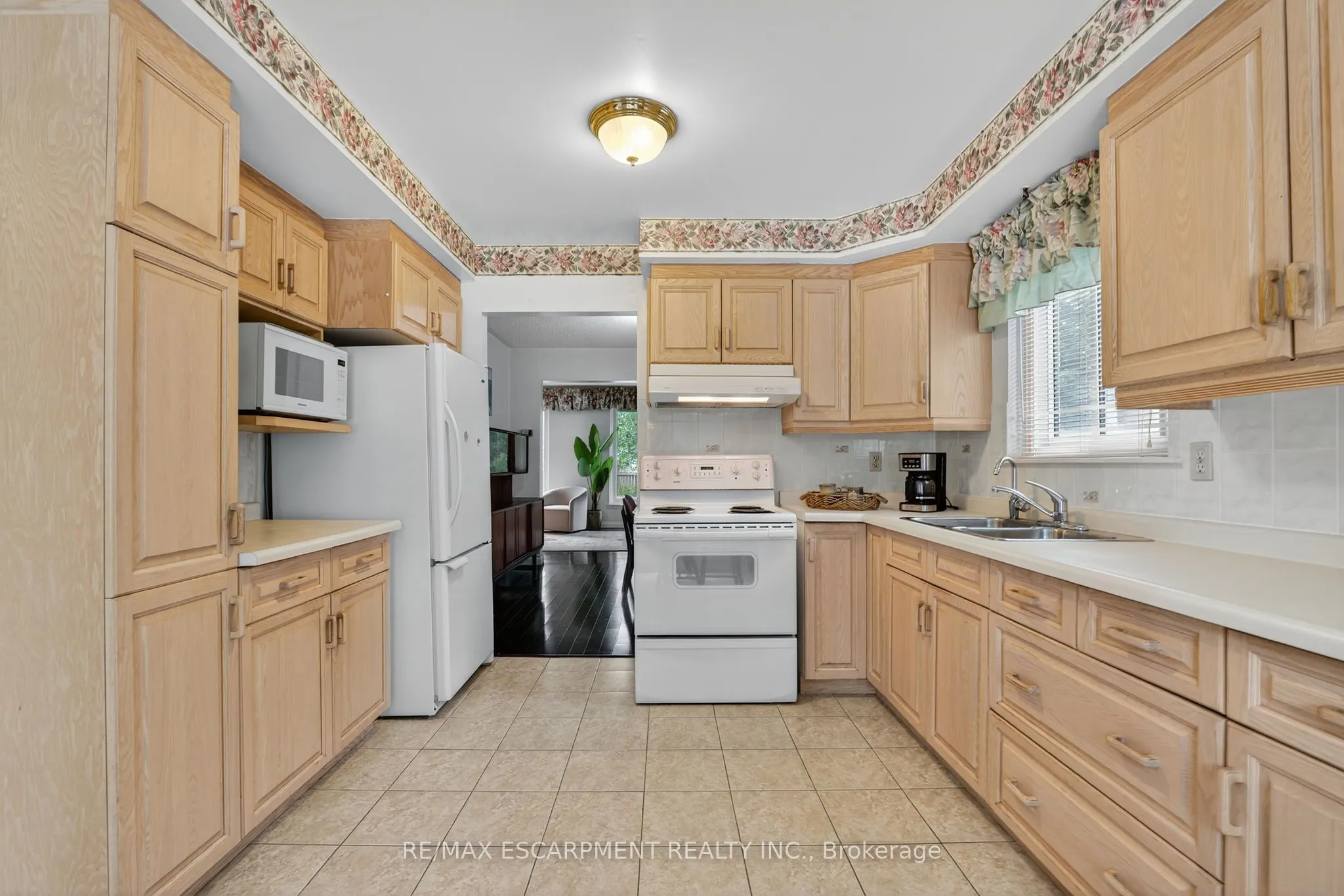 3084 PARKGATE Crescent