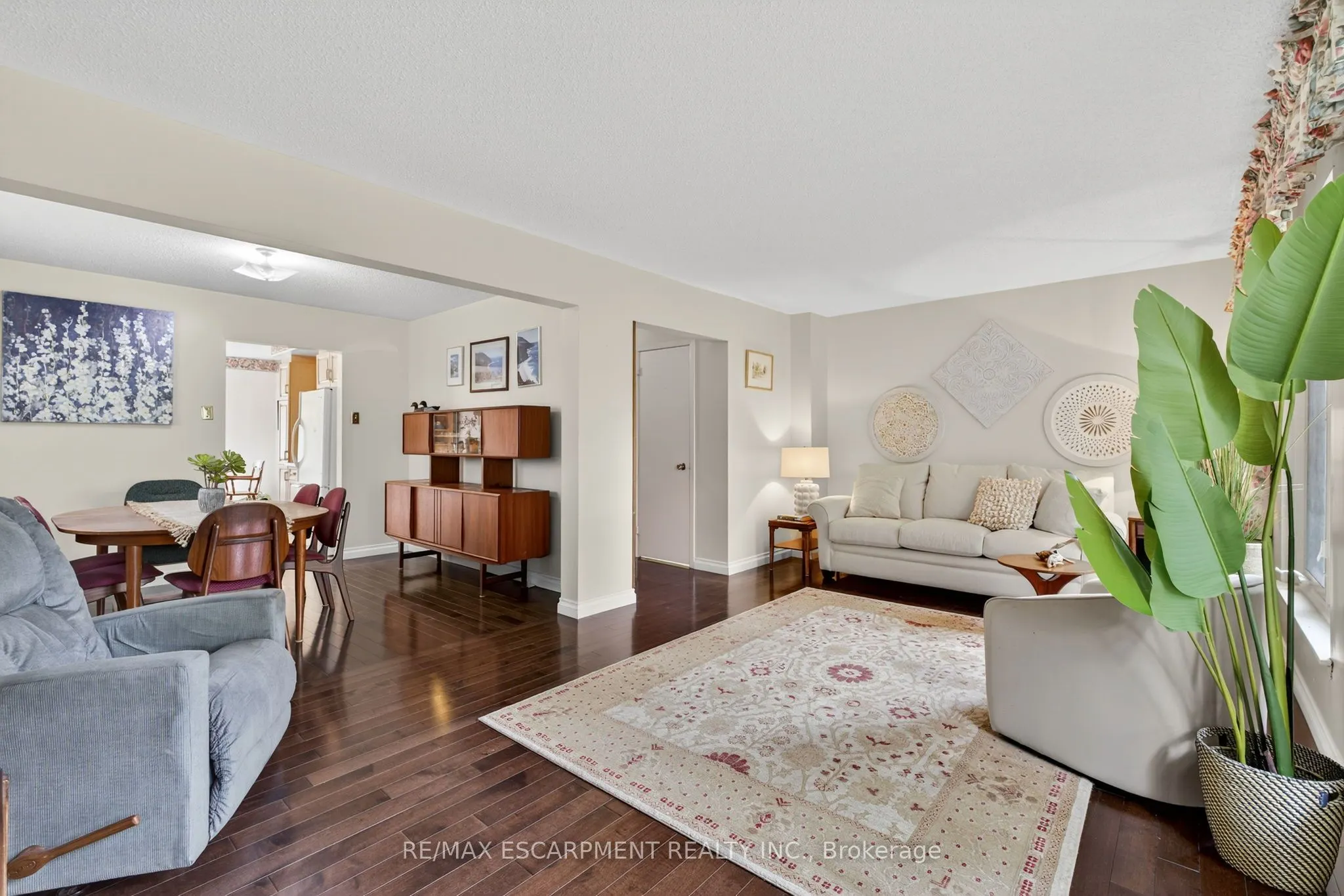 3084 PARKGATE Crescent