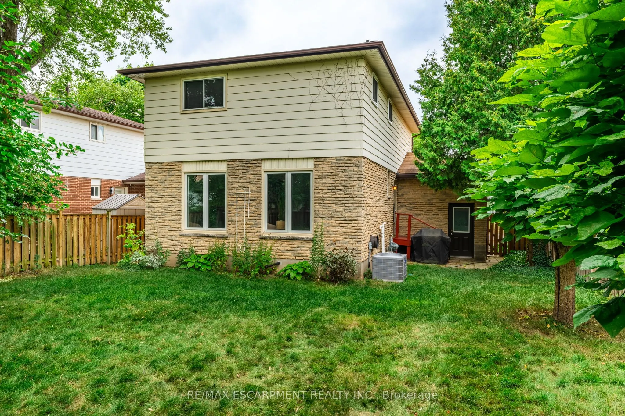 3084 PARKGATE Crescent