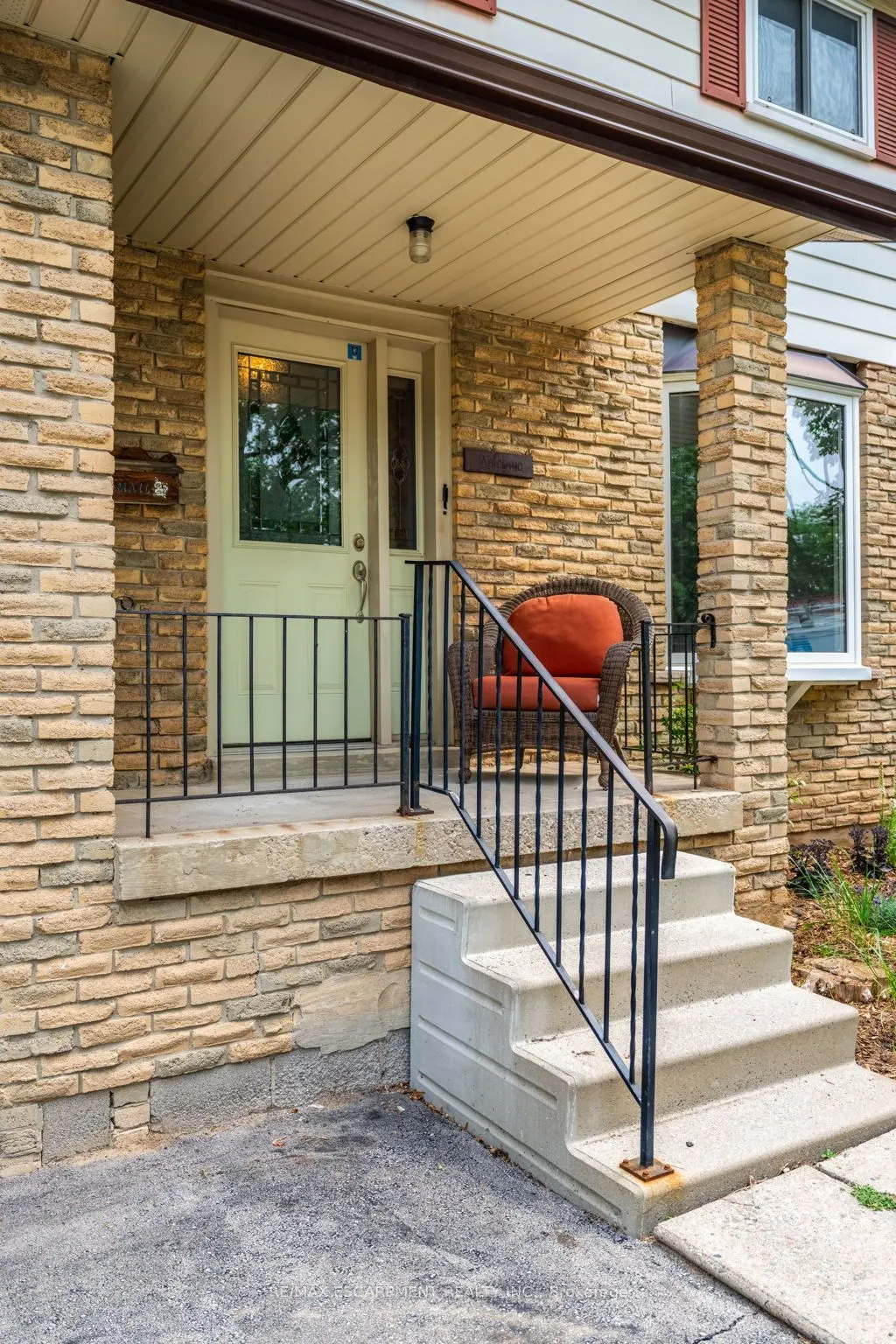 3084 PARKGATE Crescent