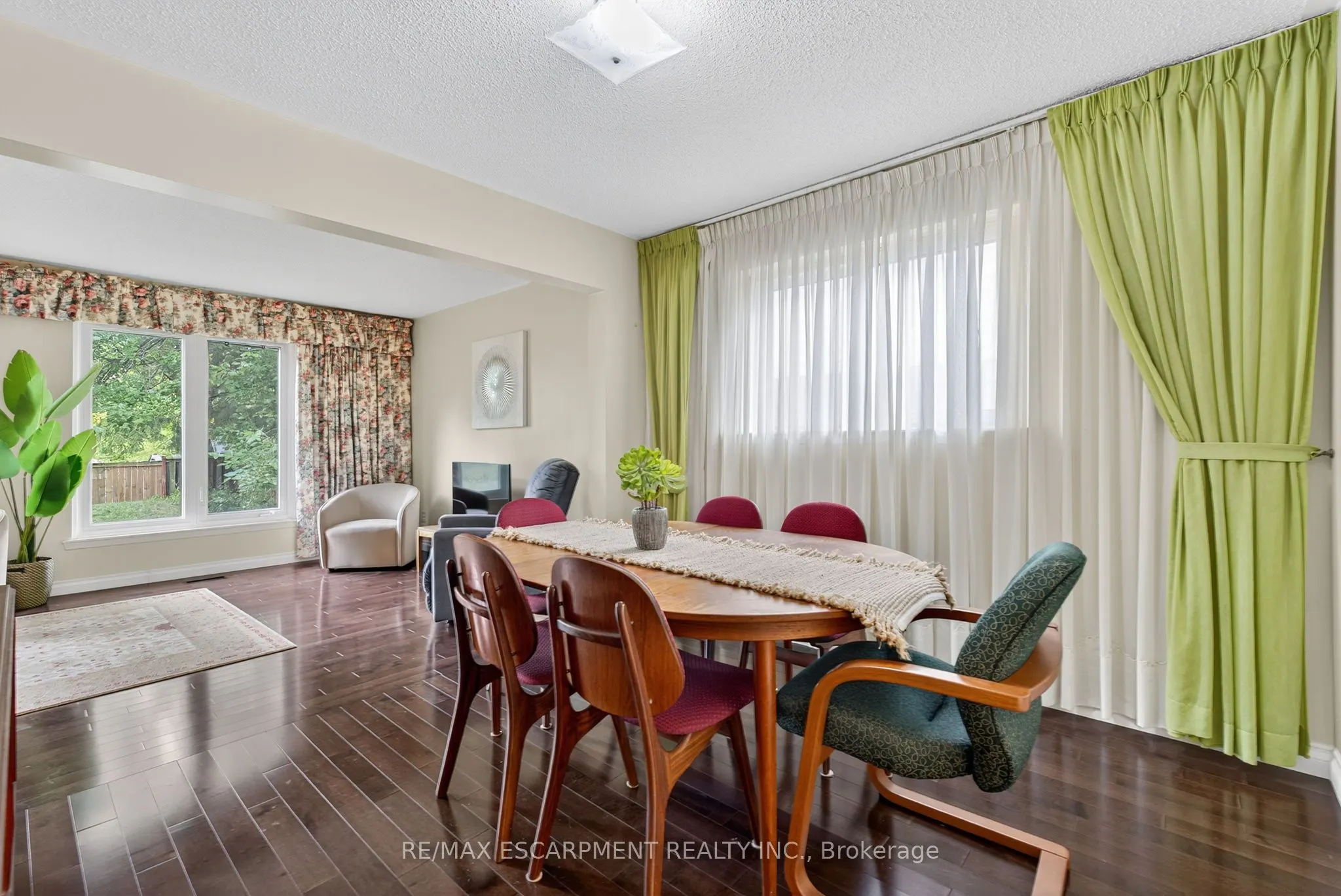 3084 PARKGATE Crescent